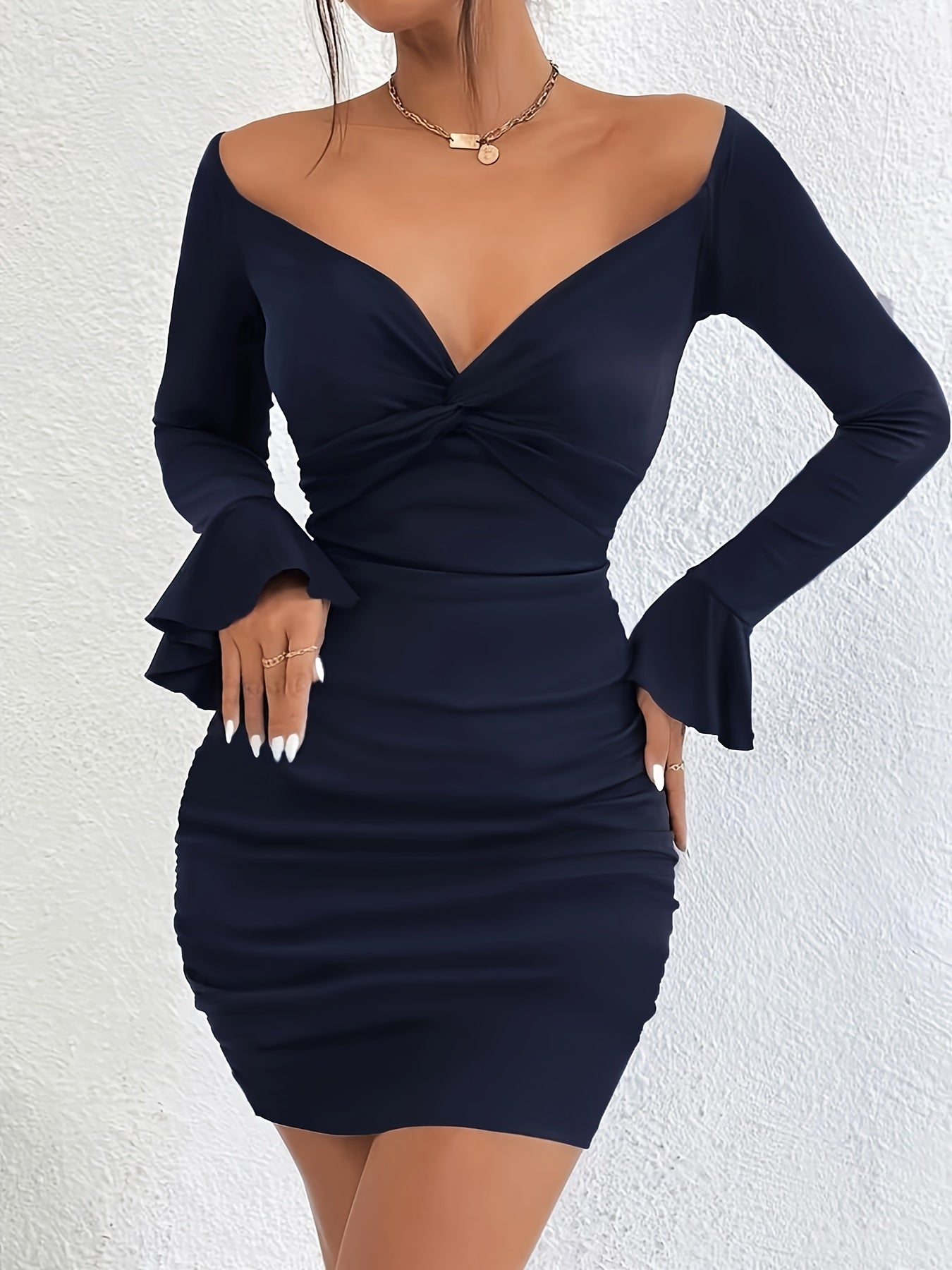 Vestido Torção Frontal Manga Longa Justa