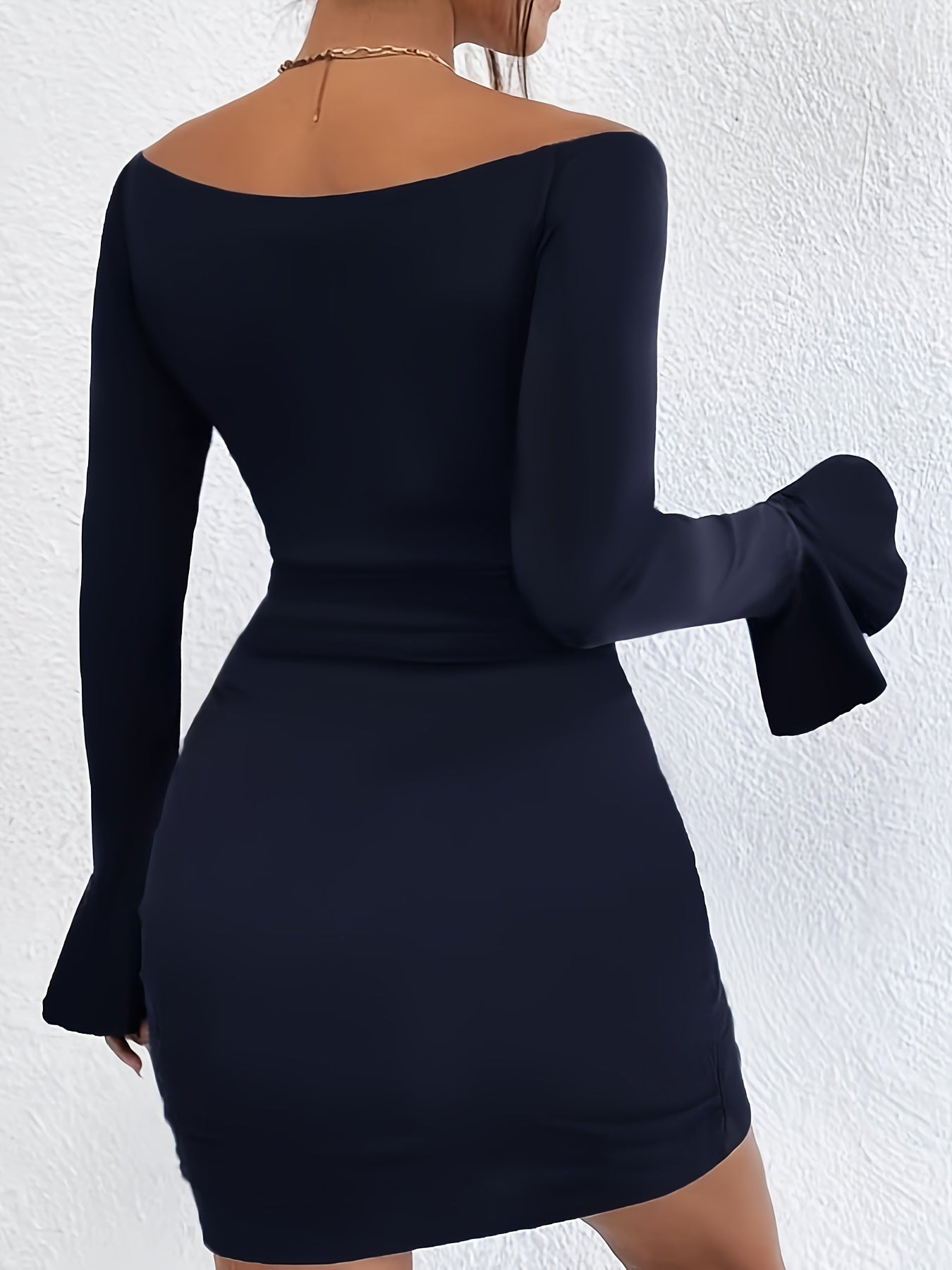 Vestido Torção Frontal Manga Longa Justa