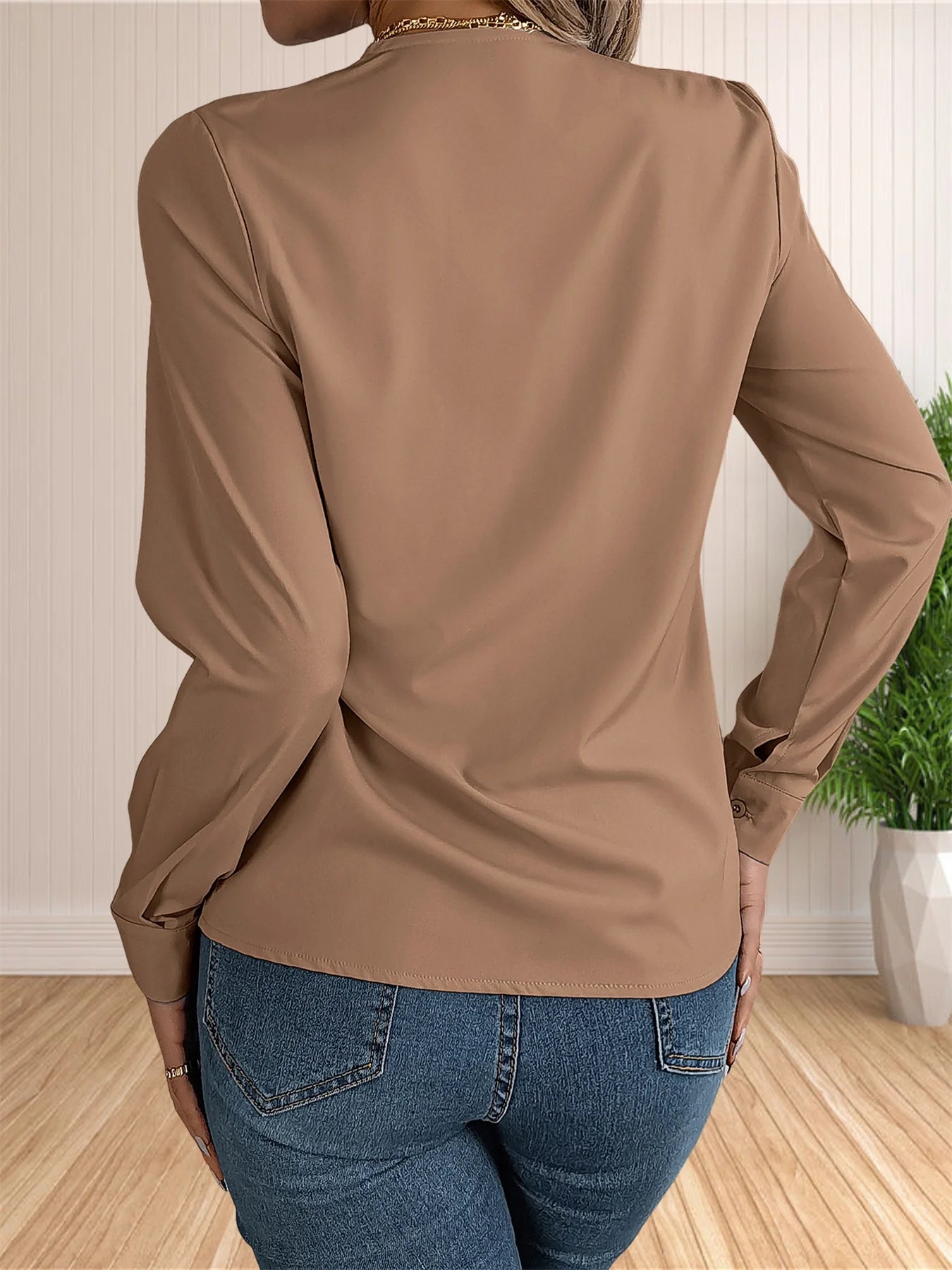 Blusa em Camadas com Decote em V Manga Longa