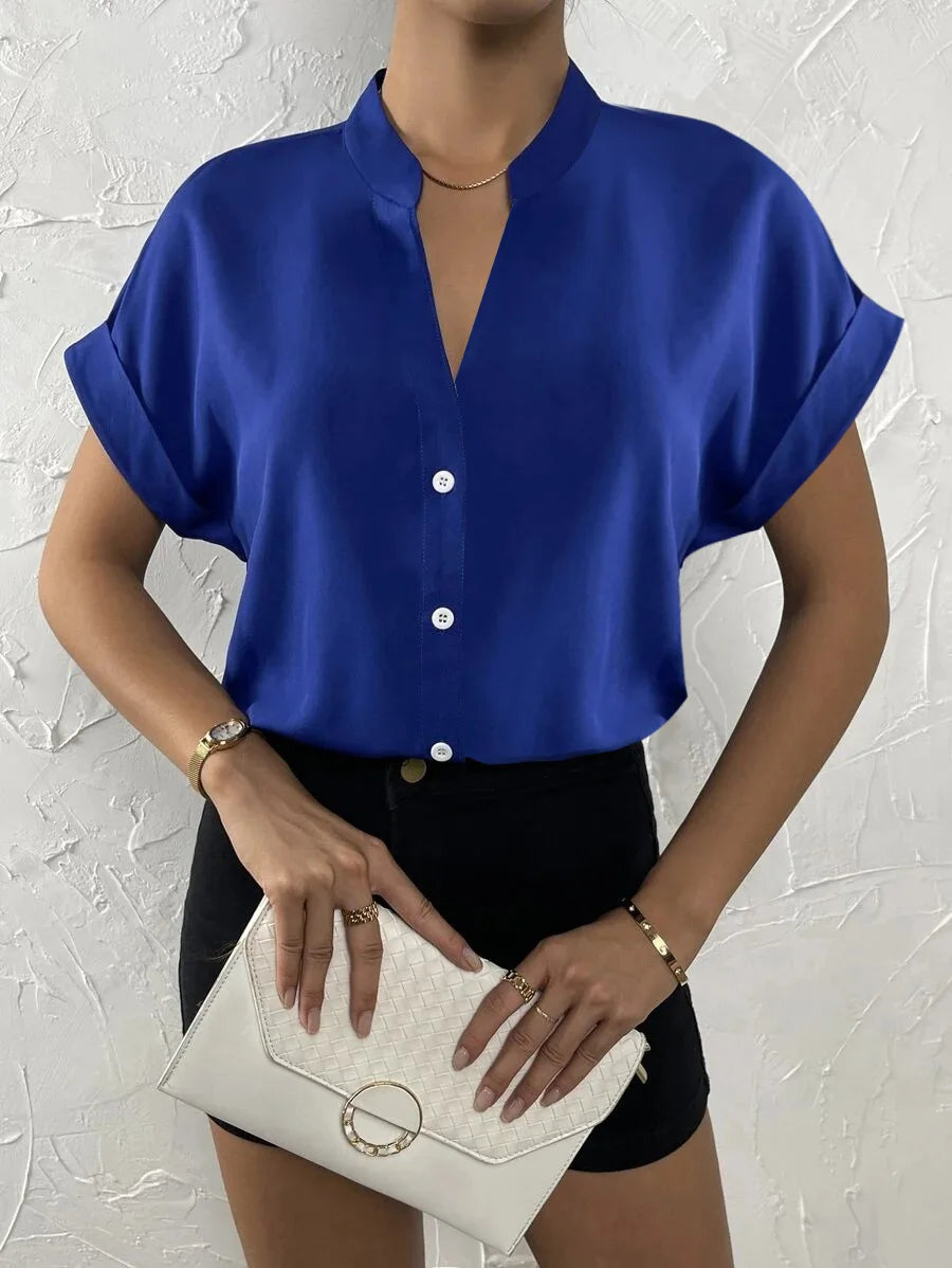 Camisa Feminina Manga Curta com Botões e Decote em V