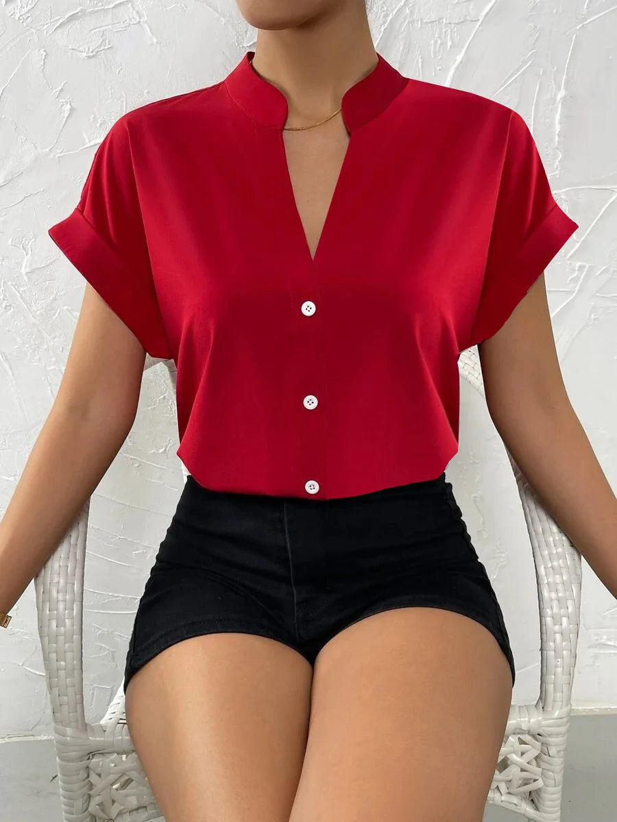 Camisa Feminina Manga Curta com Botões e Decote em V