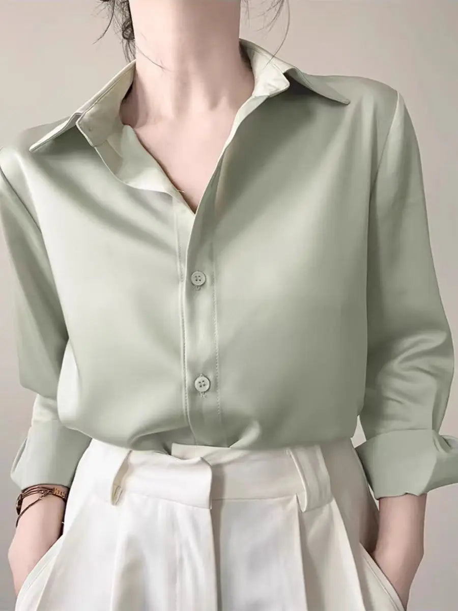 Camisa Feminina de Cetim Minimalista