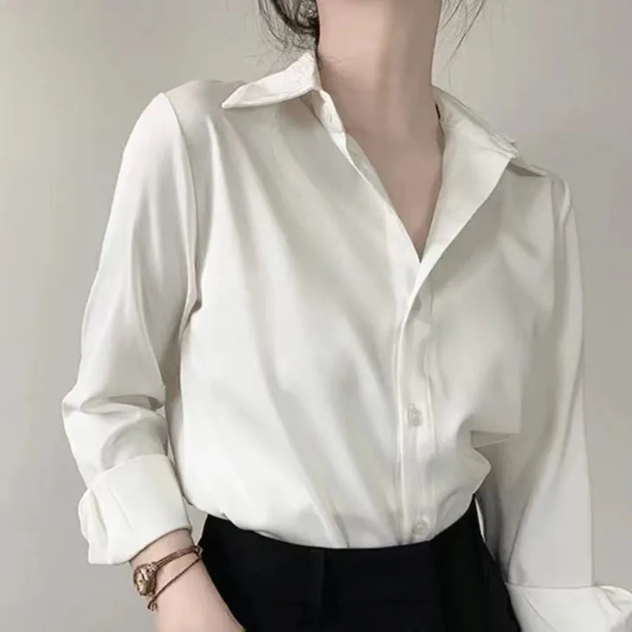 Camisa Feminina de Cetim Minimalista
