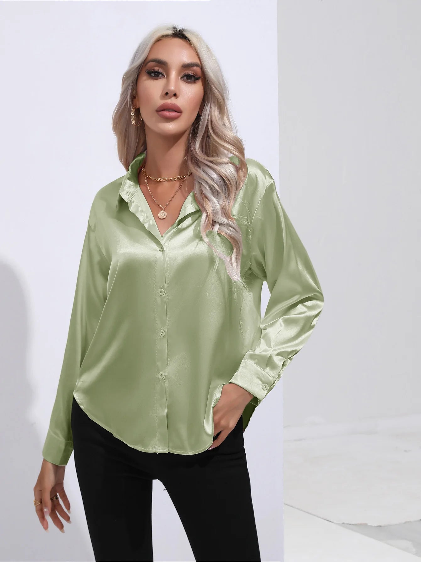 Camisa de Cetim Clássica com Lapela