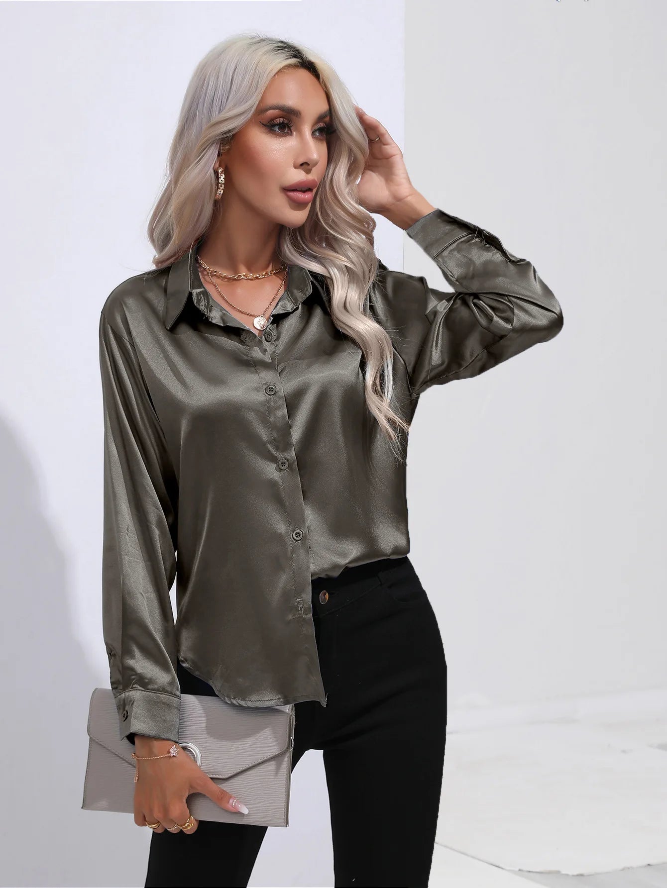 Camisa de Cetim Clássica com Lapela