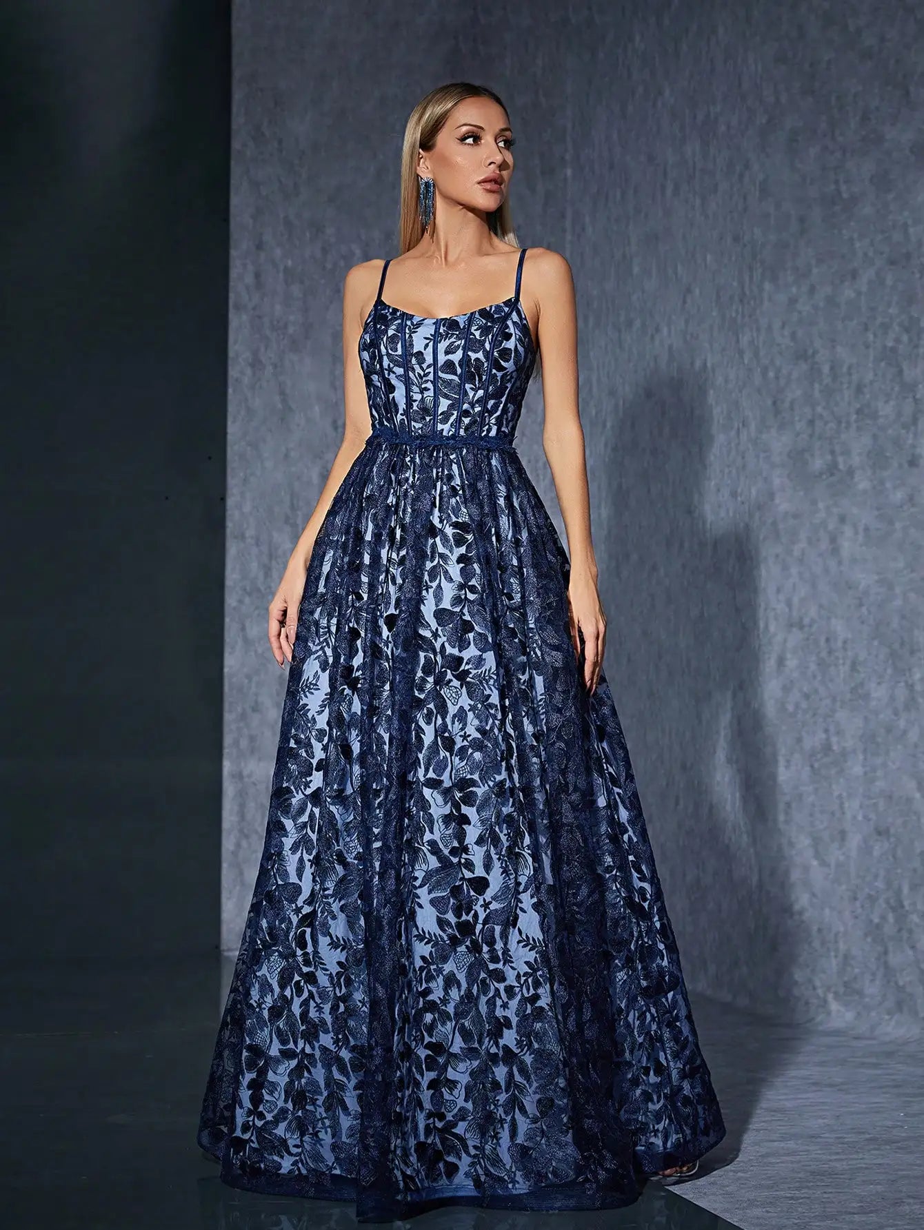 Vestido Azul Longo Bordado Espinha de Peixe