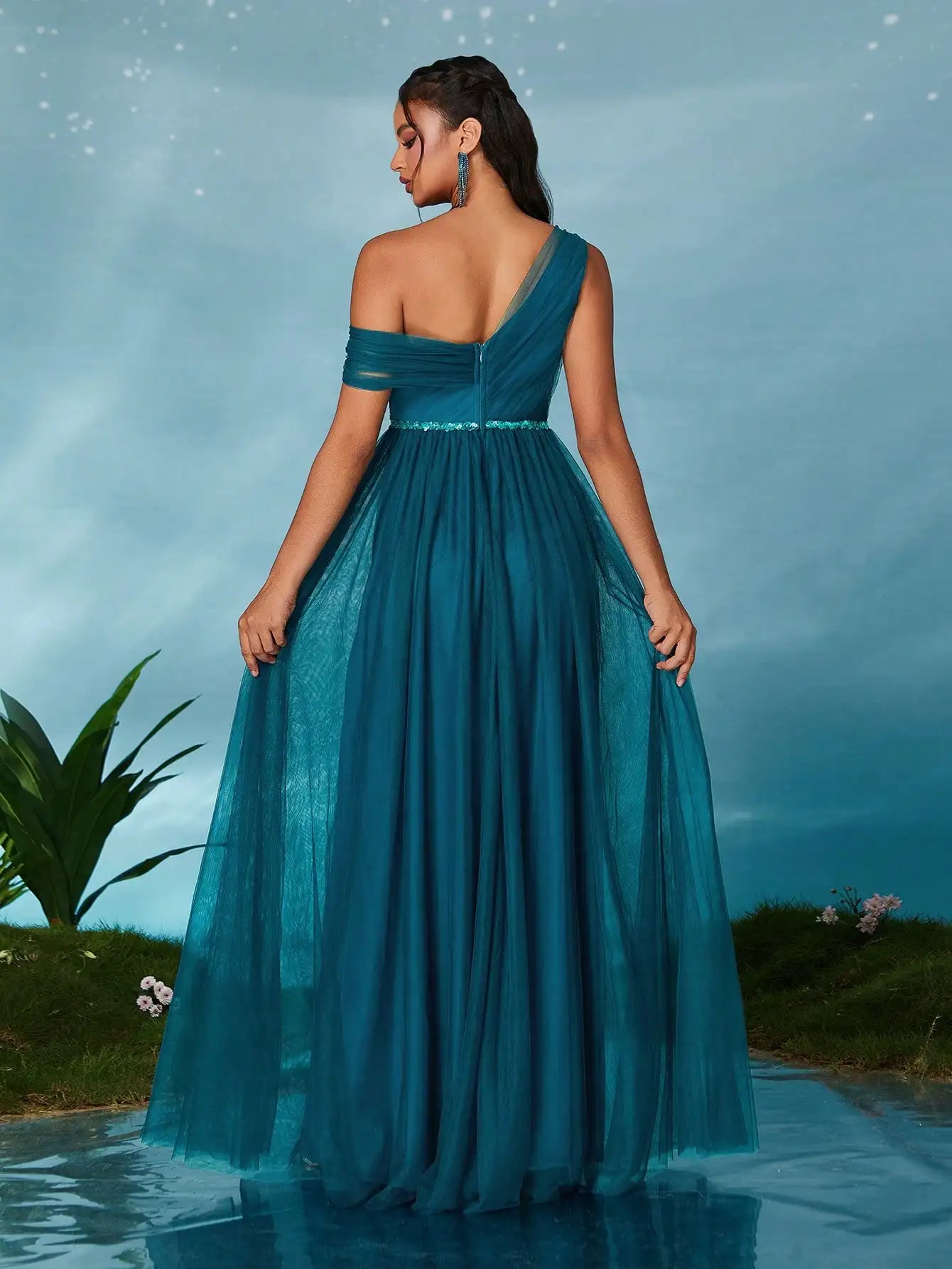 Vestido Azul Longo Cinto de Lantejoulas Um Ombro Flangeado