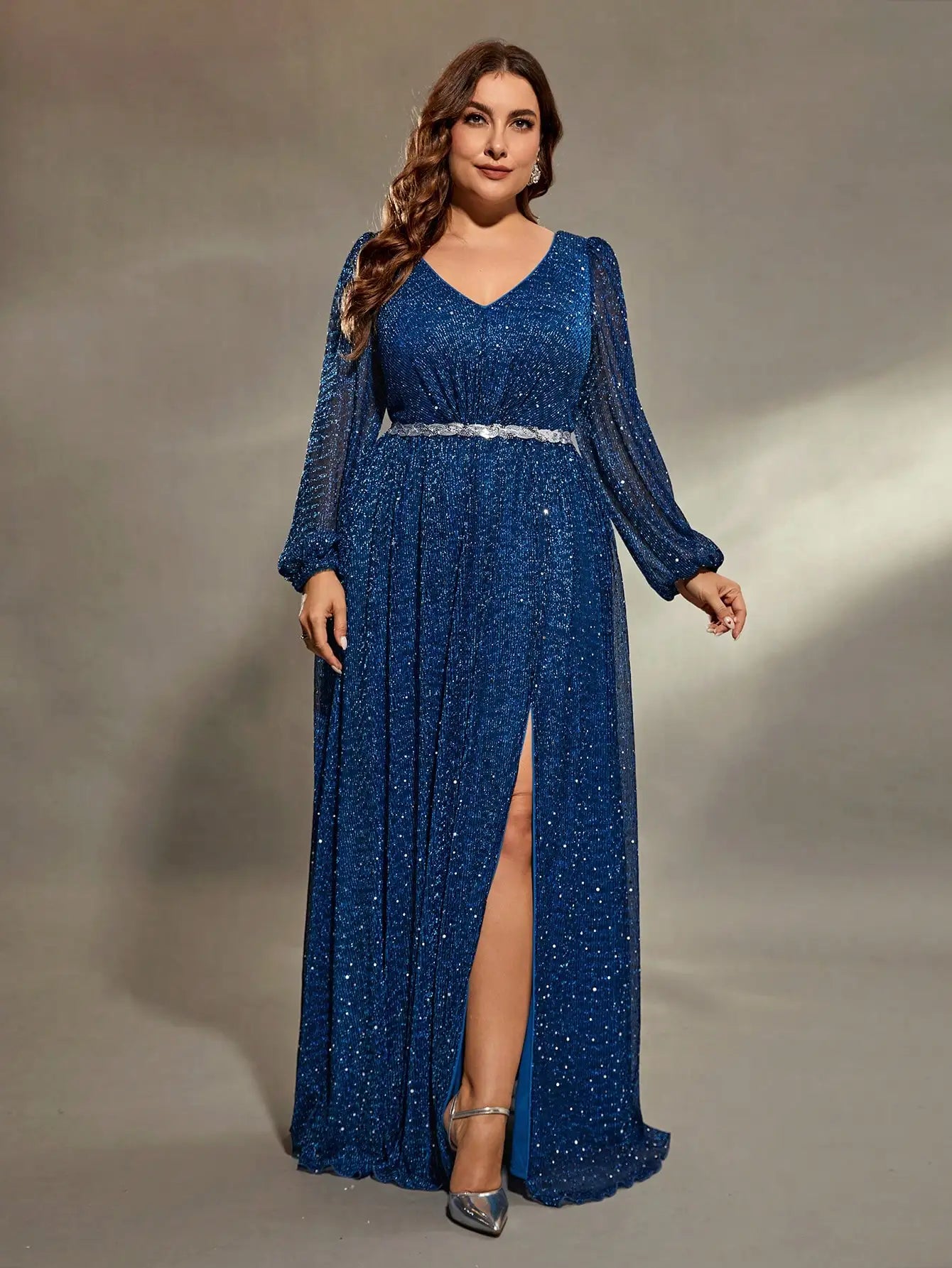 Vestido Azul Longo Plus Size Decote em V Manga Longa Lanterna