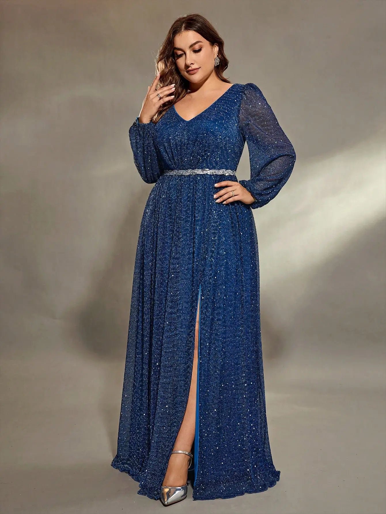 Vestido Azul Longo Plus Size Decote em V Manga Longa Lanterna