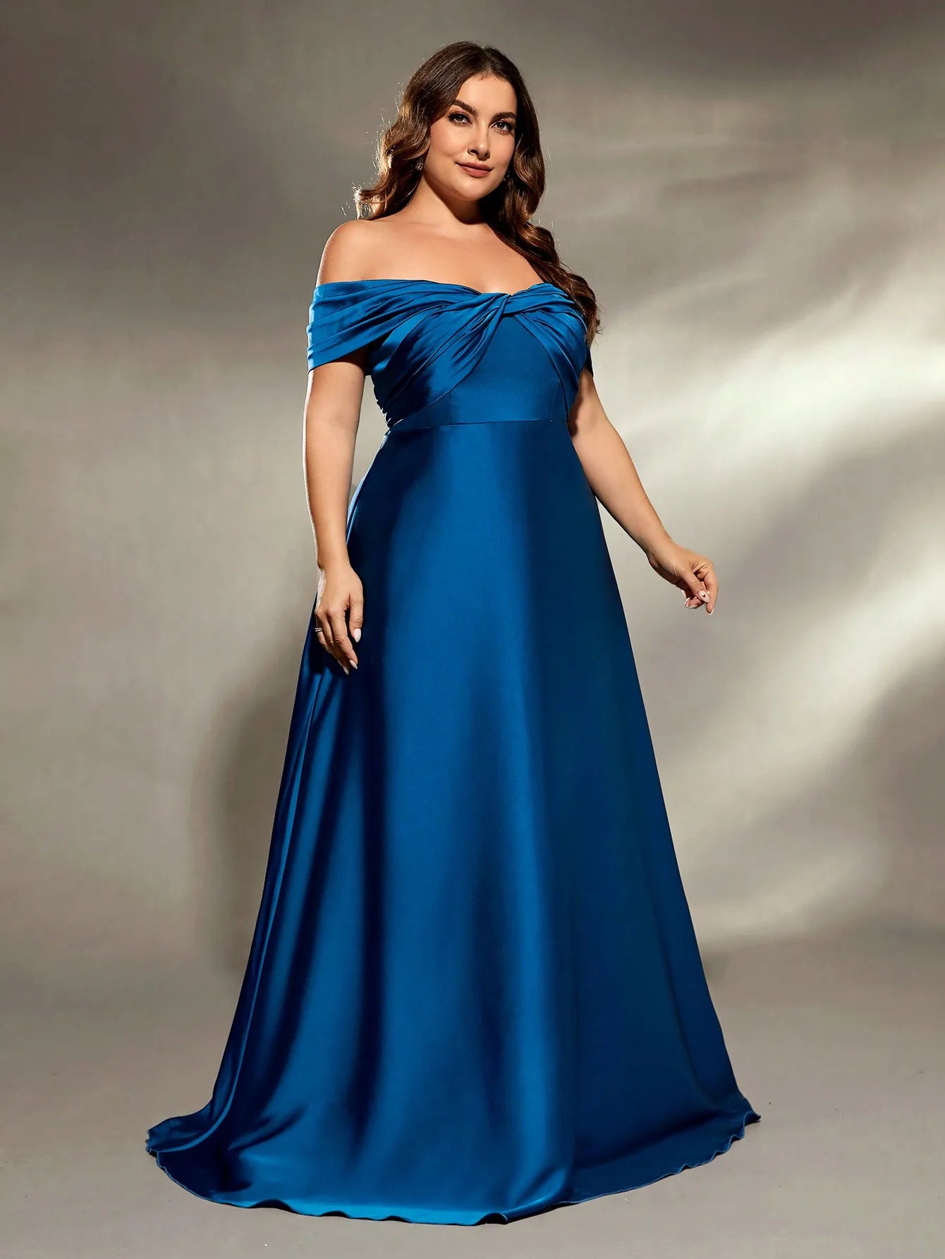 Vestido Azul Longo Plus Size Ombro a Ombro Cetim