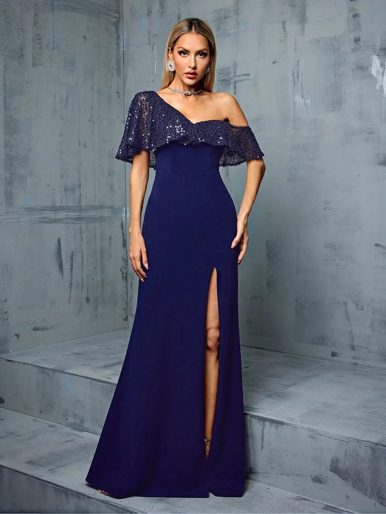 Vestido Azul Marinho Longo Irregular Ombro Único Lantejoula