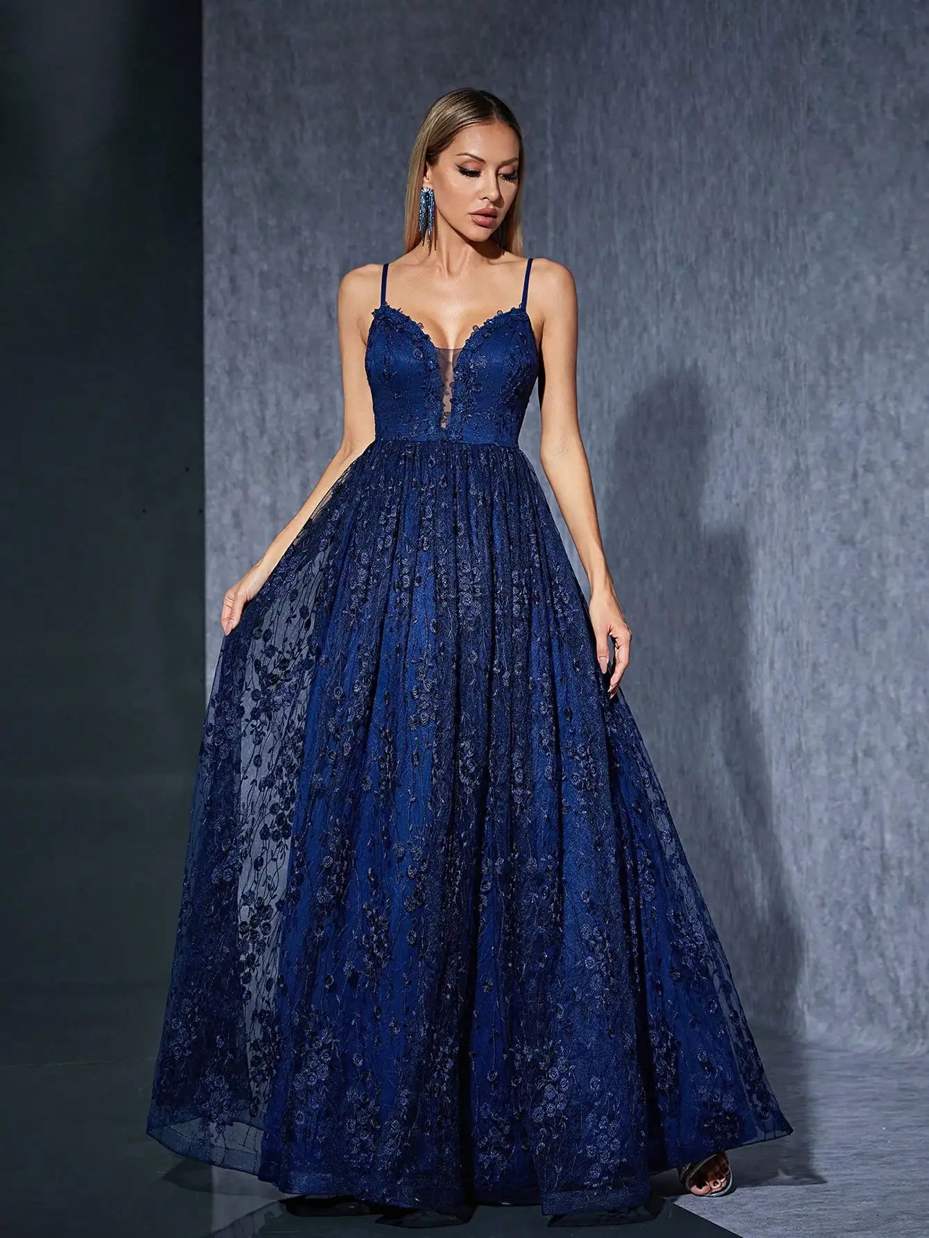 Vestido Azul Marinho Longo Zafira Decote em V Renda Bordada