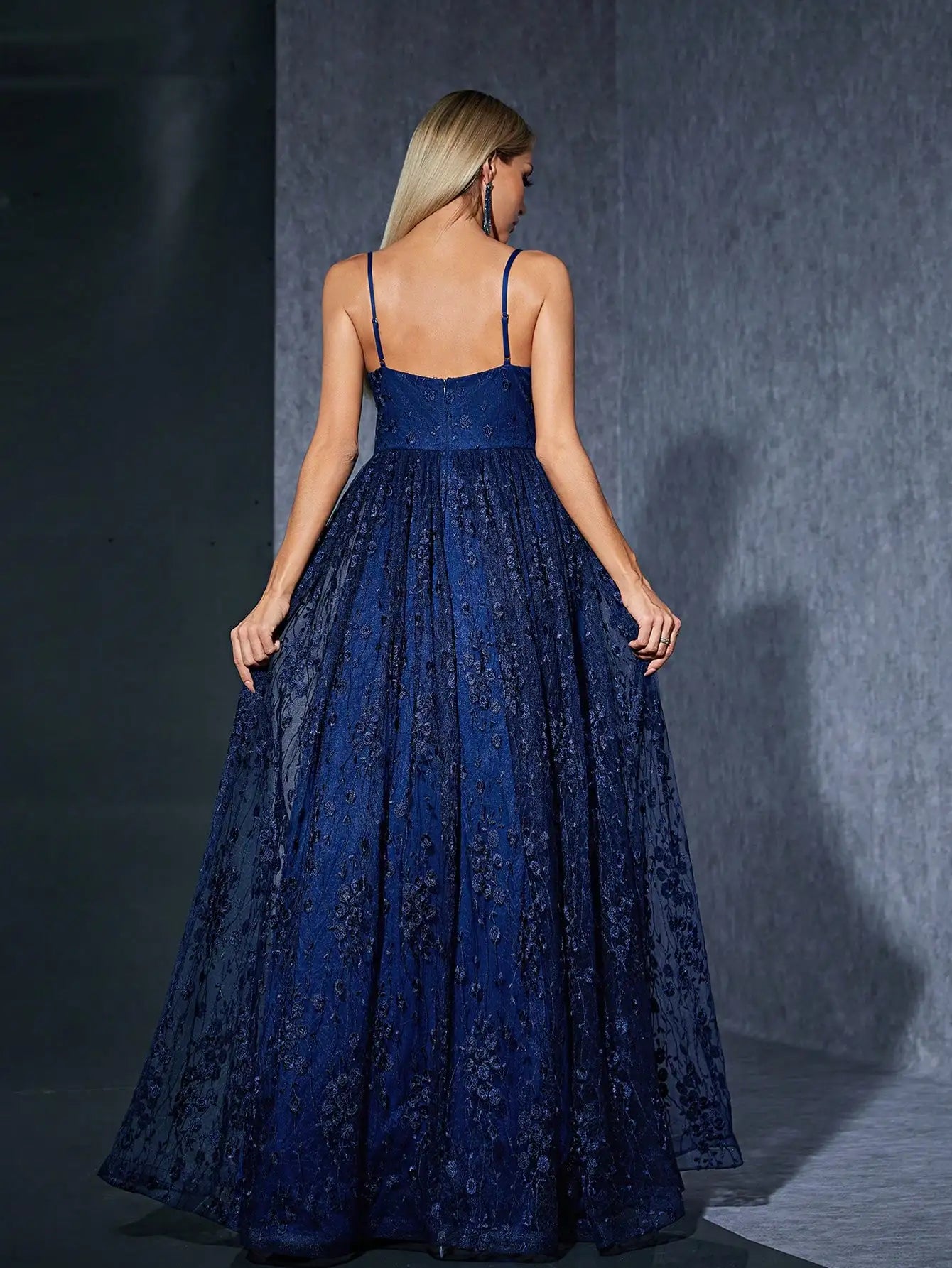 Vestido Azul Marinho Longo Zafira Decote em V Renda Bordada