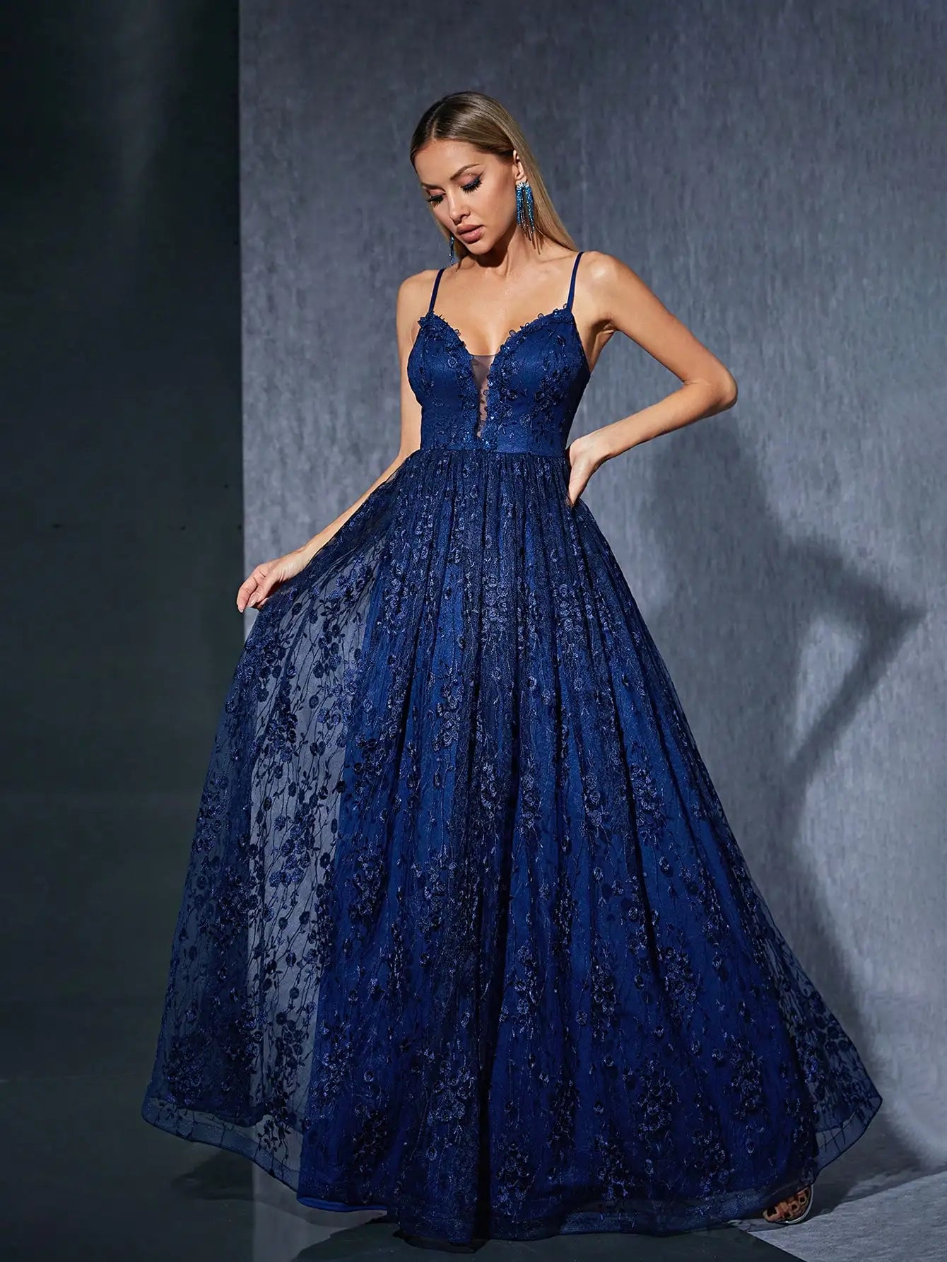 Vestido Azul Marinho Longo Zafira Decote em V Renda Bordada