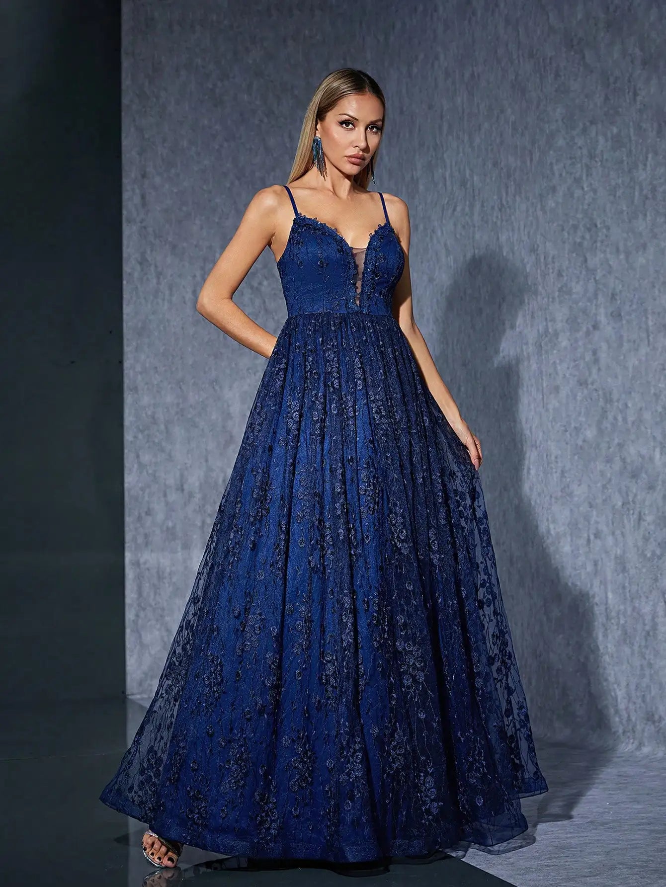 Vestido Azul Marinho Longo Zafira Decote em V Renda Bordada