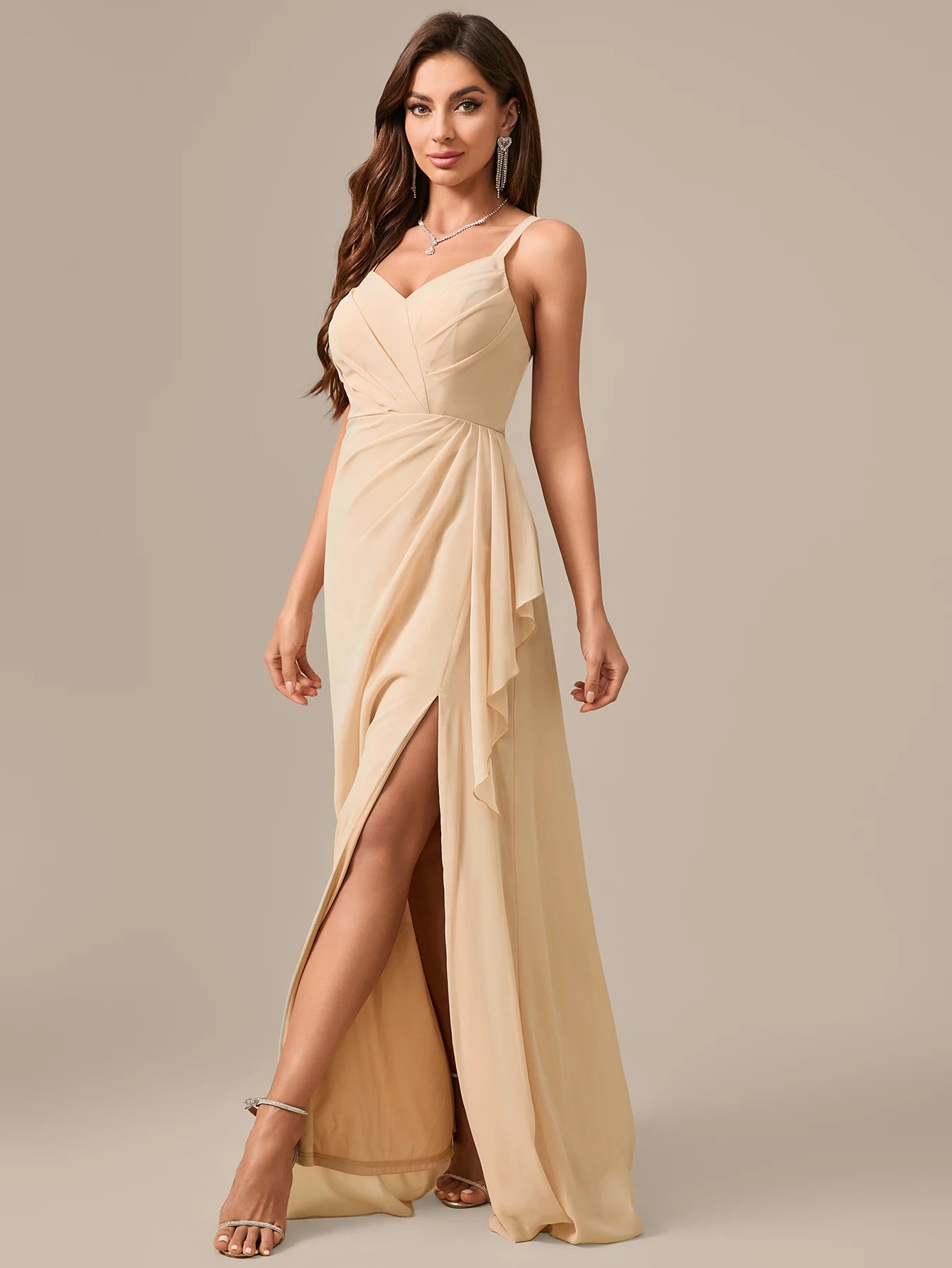 Vestido Bege Longo Fenda Alta Drapeada