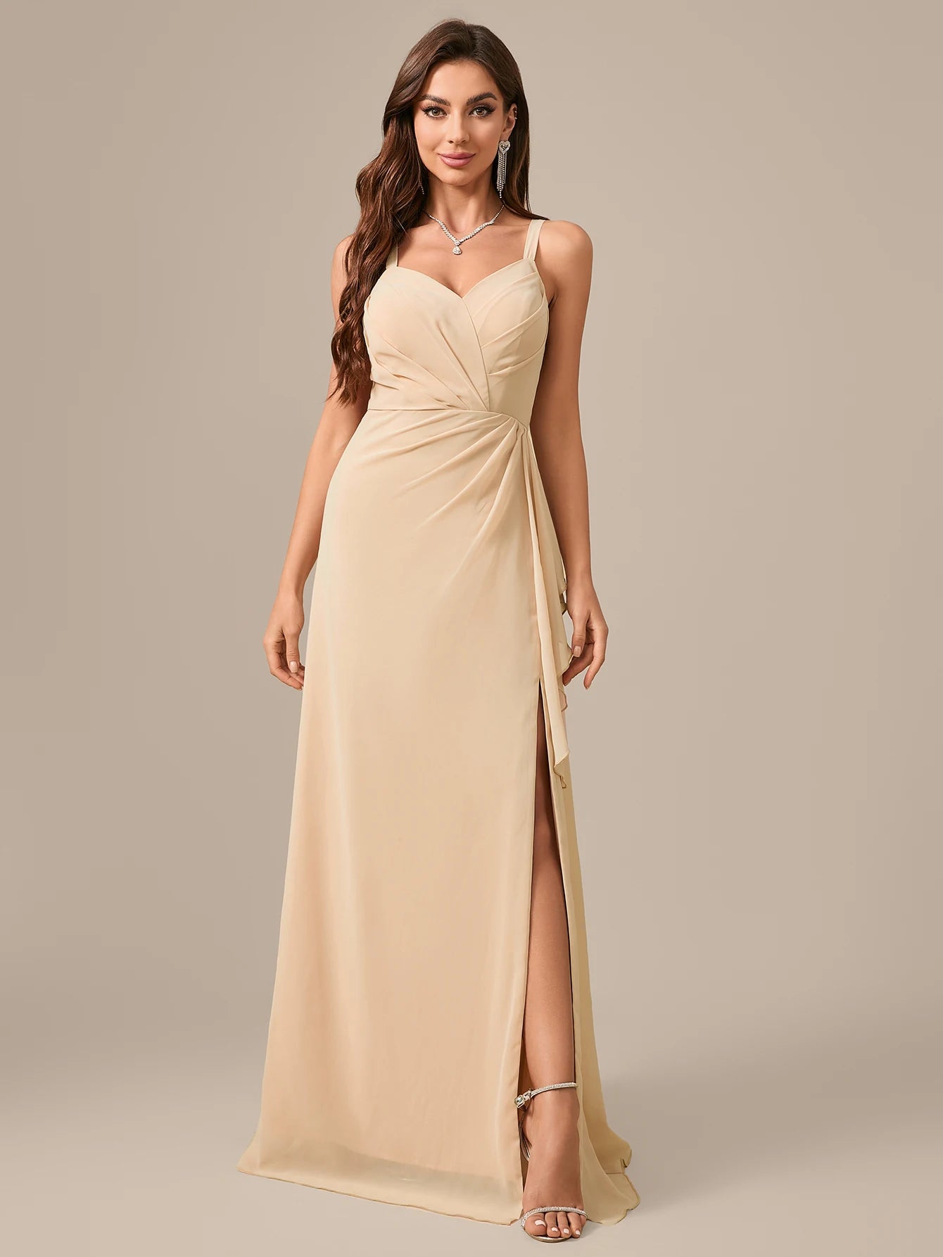 Vestido Bege Longo Fenda Alta Drapeada