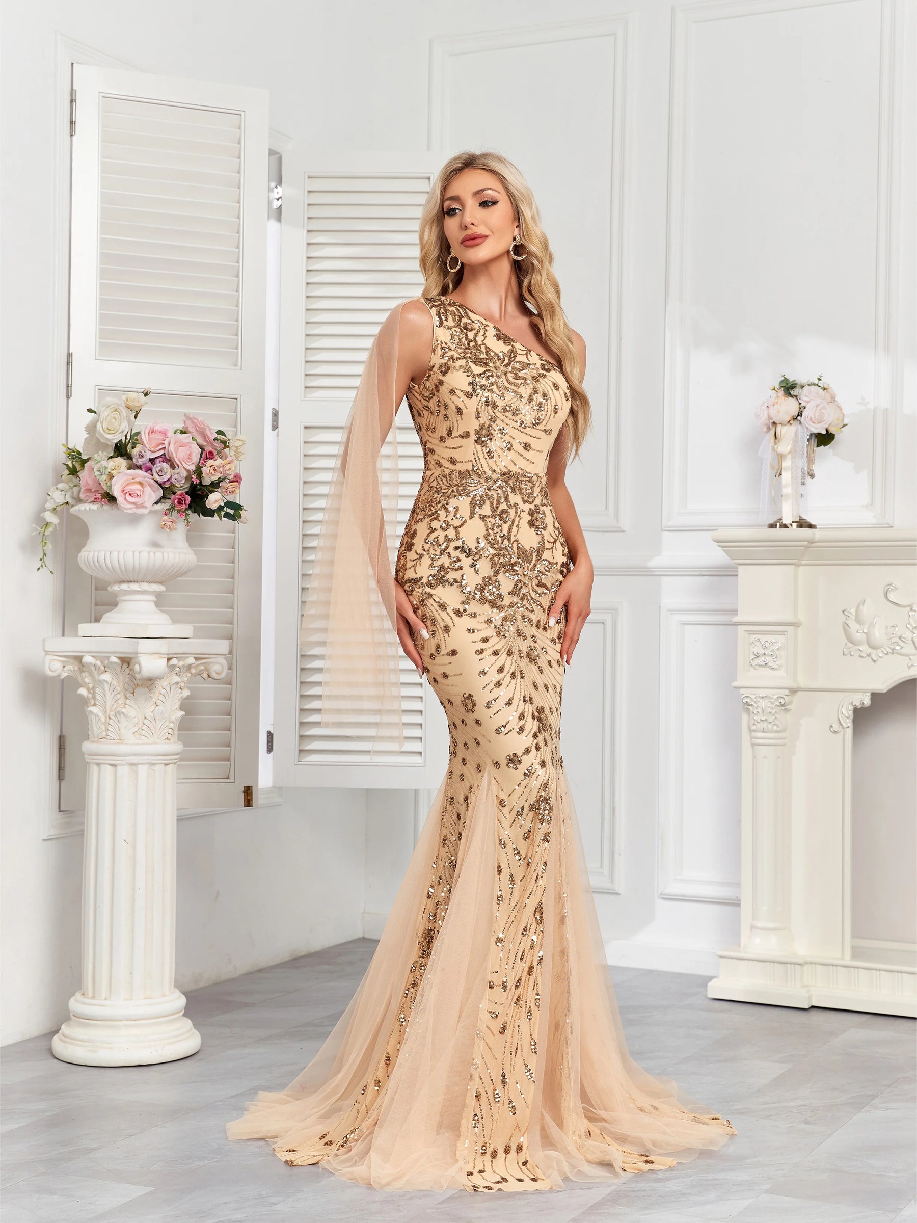 Vestido Champagne Longo Um Ombro Só com Lantejoulas