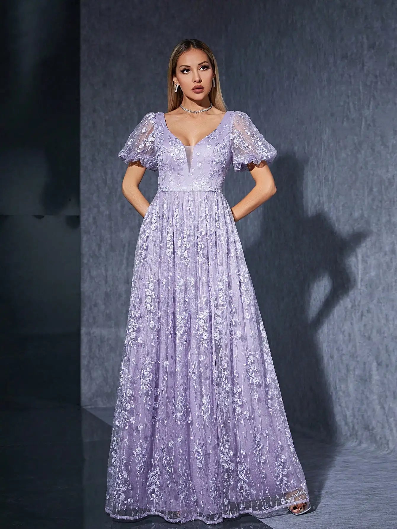 Vestido Lavanda Longo Manga Lanterna de Renda Bordada