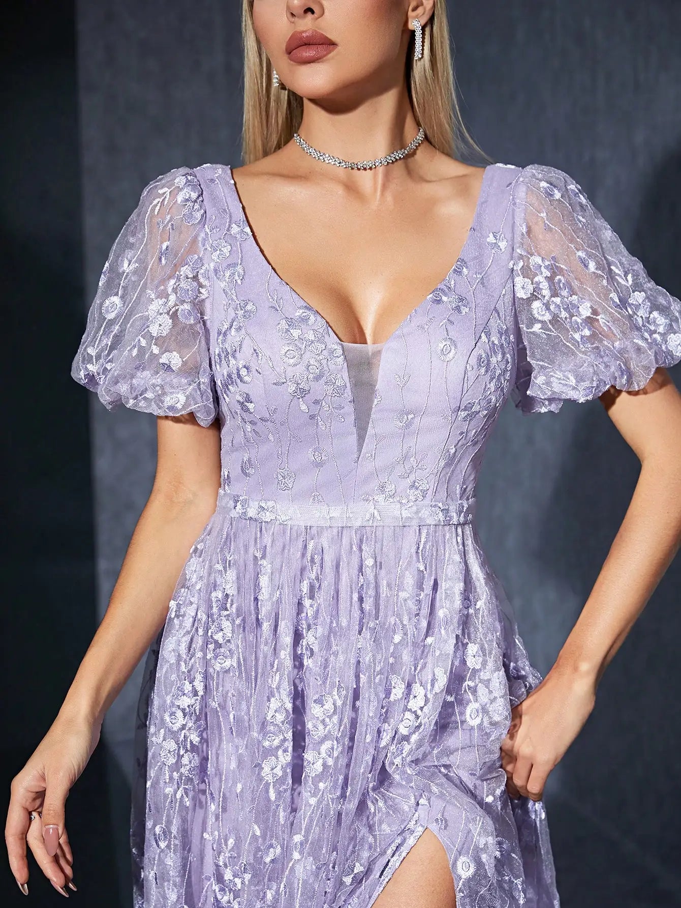Vestido Lavanda Longo Manga Lanterna de Renda Bordada