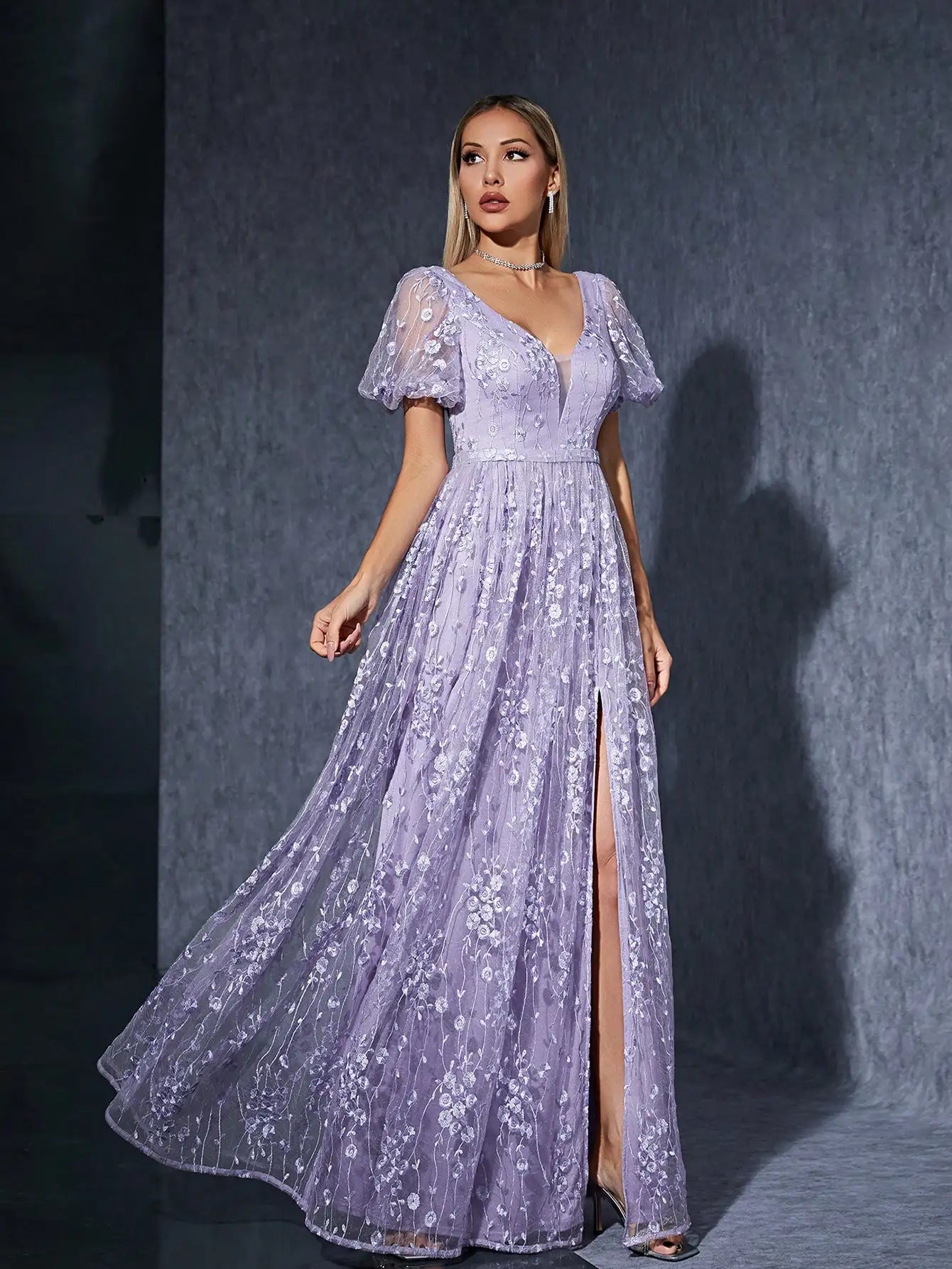 Vestido Lavanda Longo Manga Lanterna de Renda Bordada