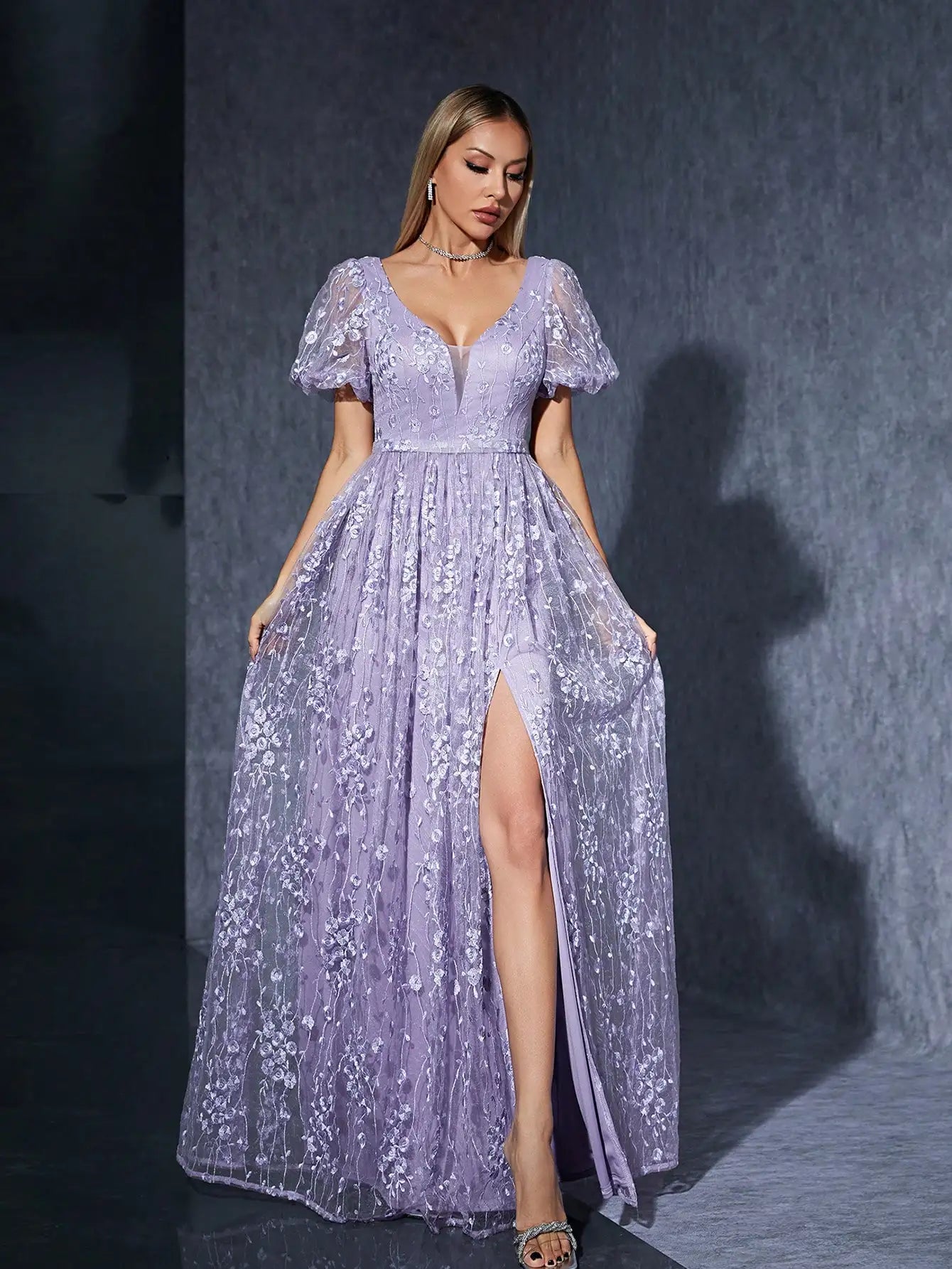 Vestido Lavanda Longo Manga Lanterna de Renda Bordada