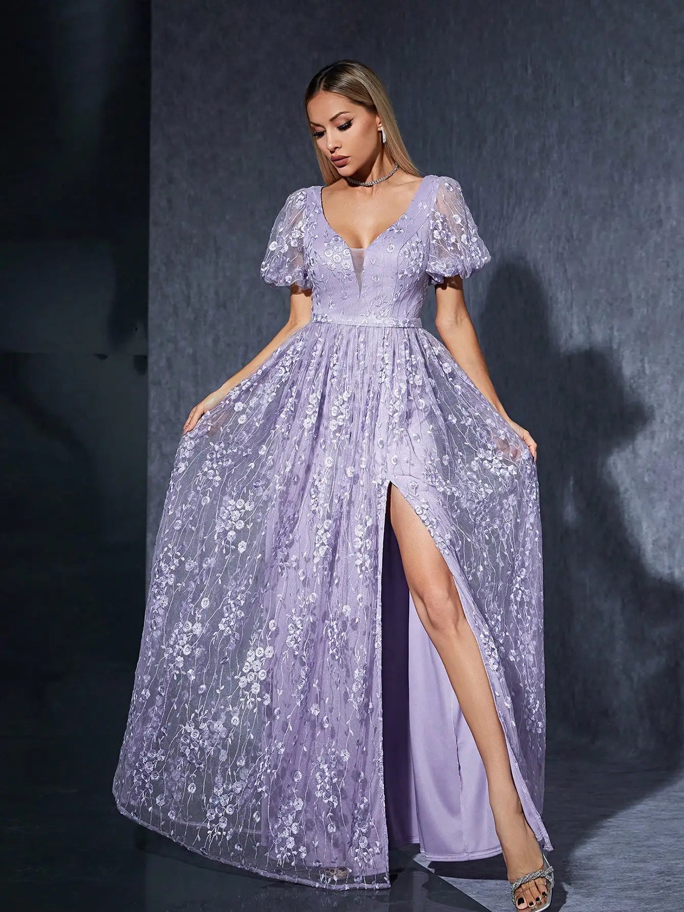 Vestido Lavanda Longo Manga Lanterna de Renda Bordada