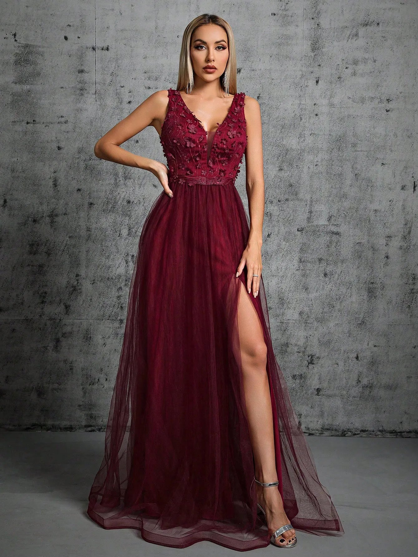 Vestido Longo Bordado Lantejoulas 3D Decote em V
