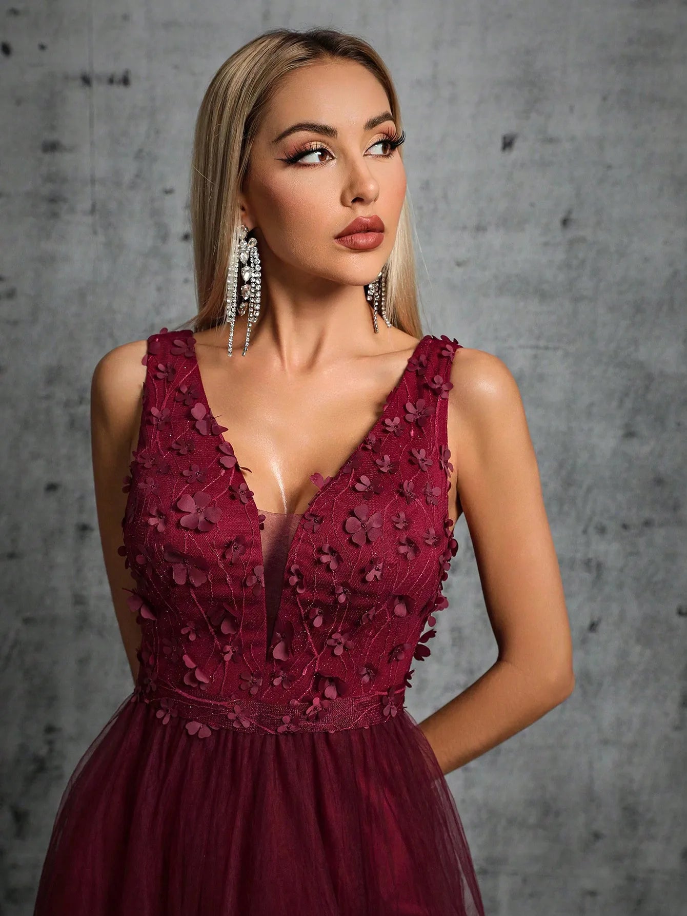 Vestido Longo Bordado Lantejoulas 3D Decote em V
