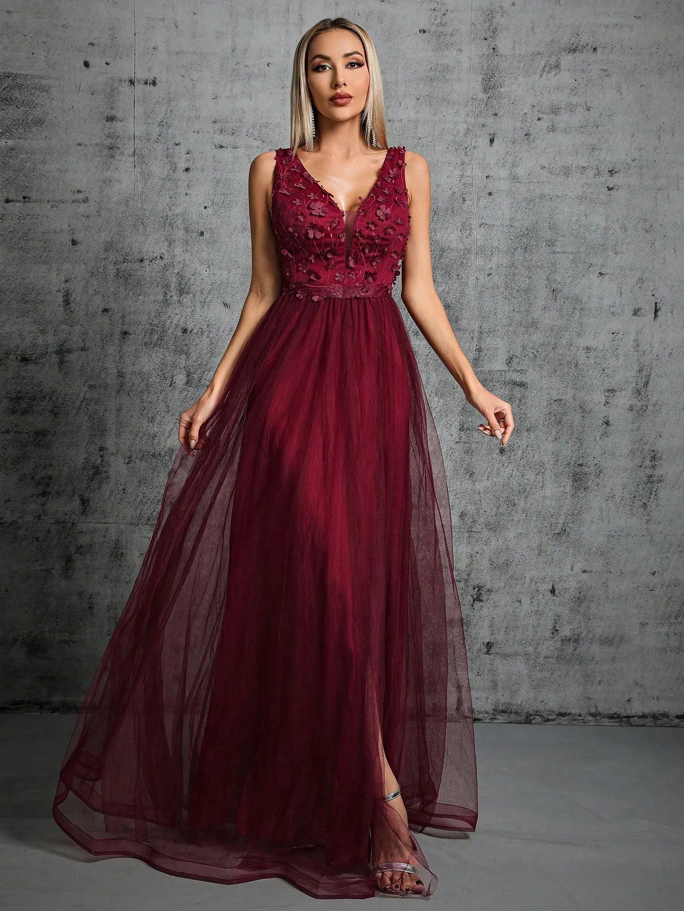 Vestido Longo Bordado Lantejoulas 3D Decote em V