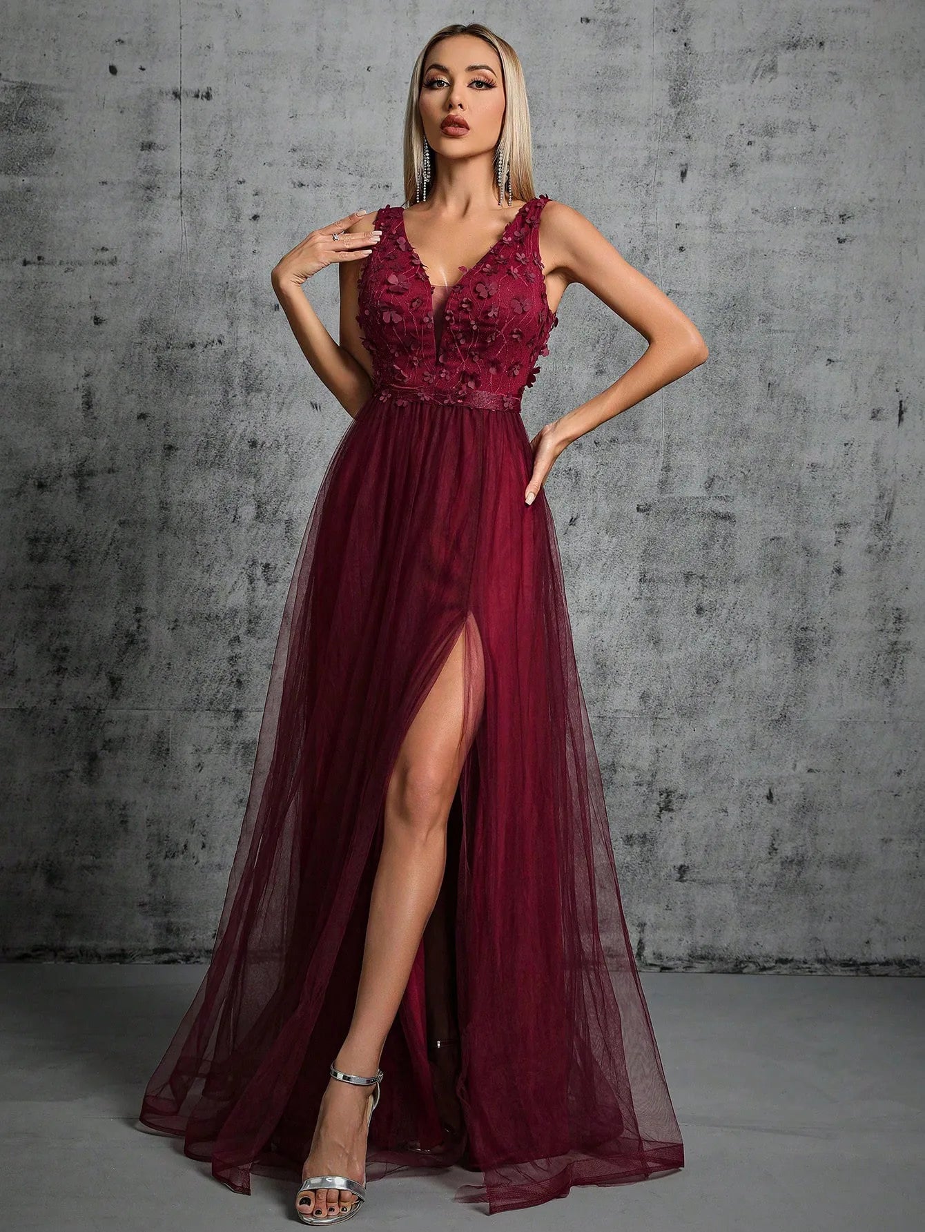 Vestido Longo Bordado Lantejoulas 3D Decote em V