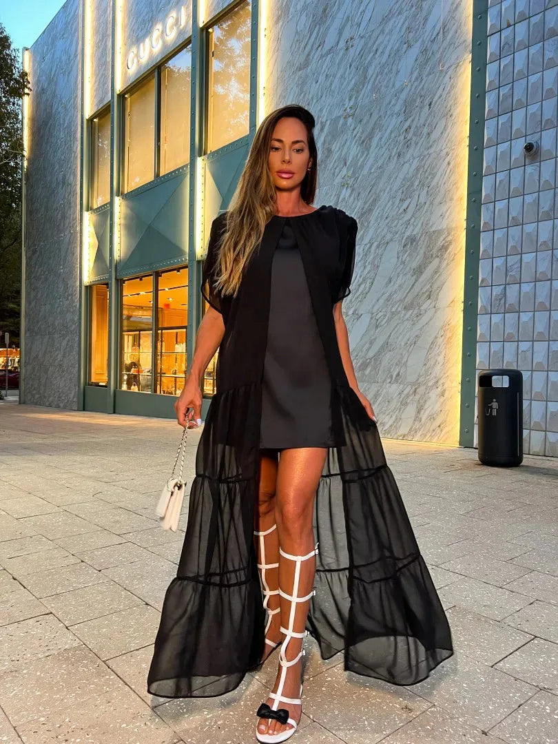 Vestido Preto Capa Transparente de Manga Curta