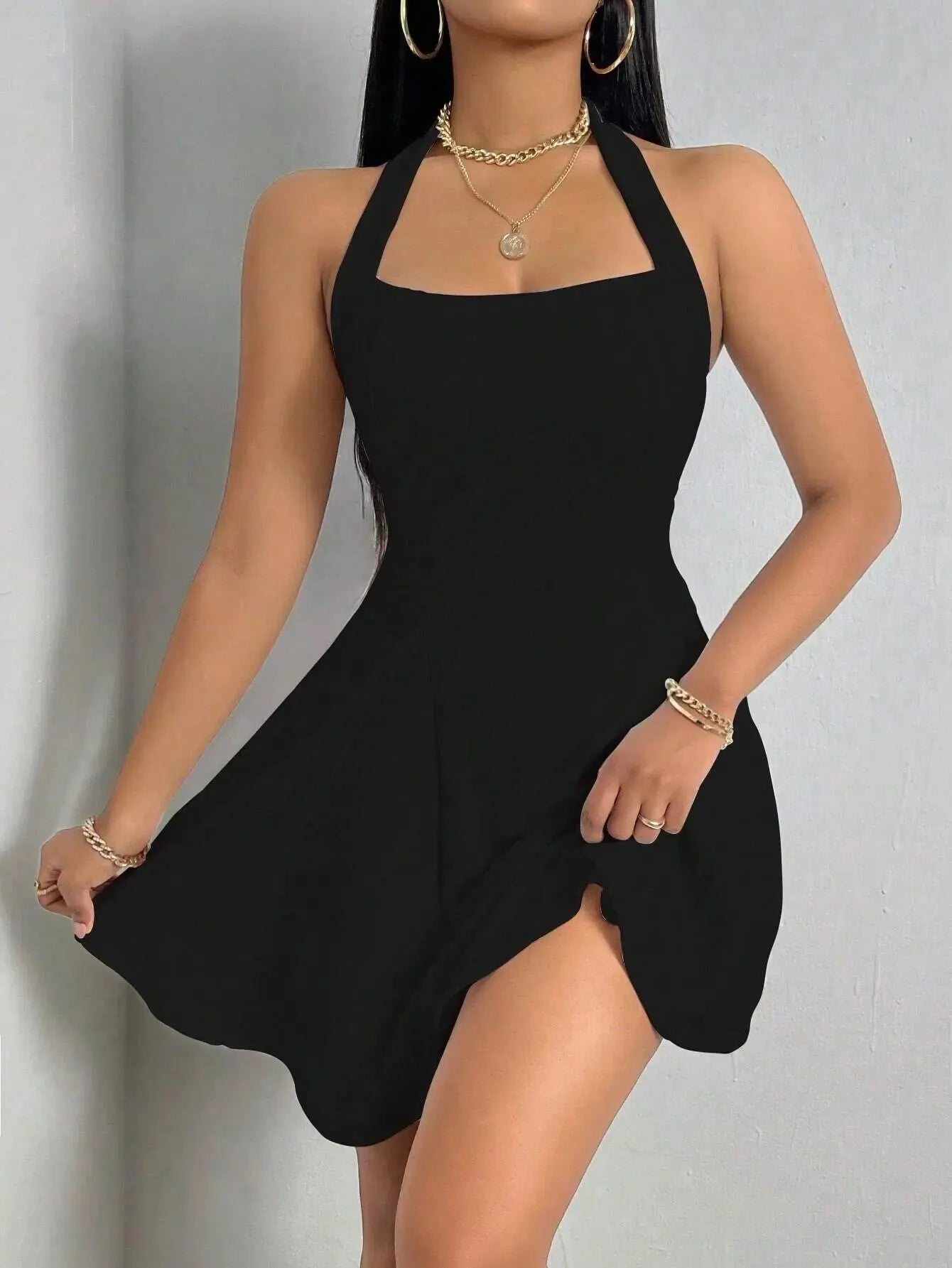 Vestido Preto Rodado Curto