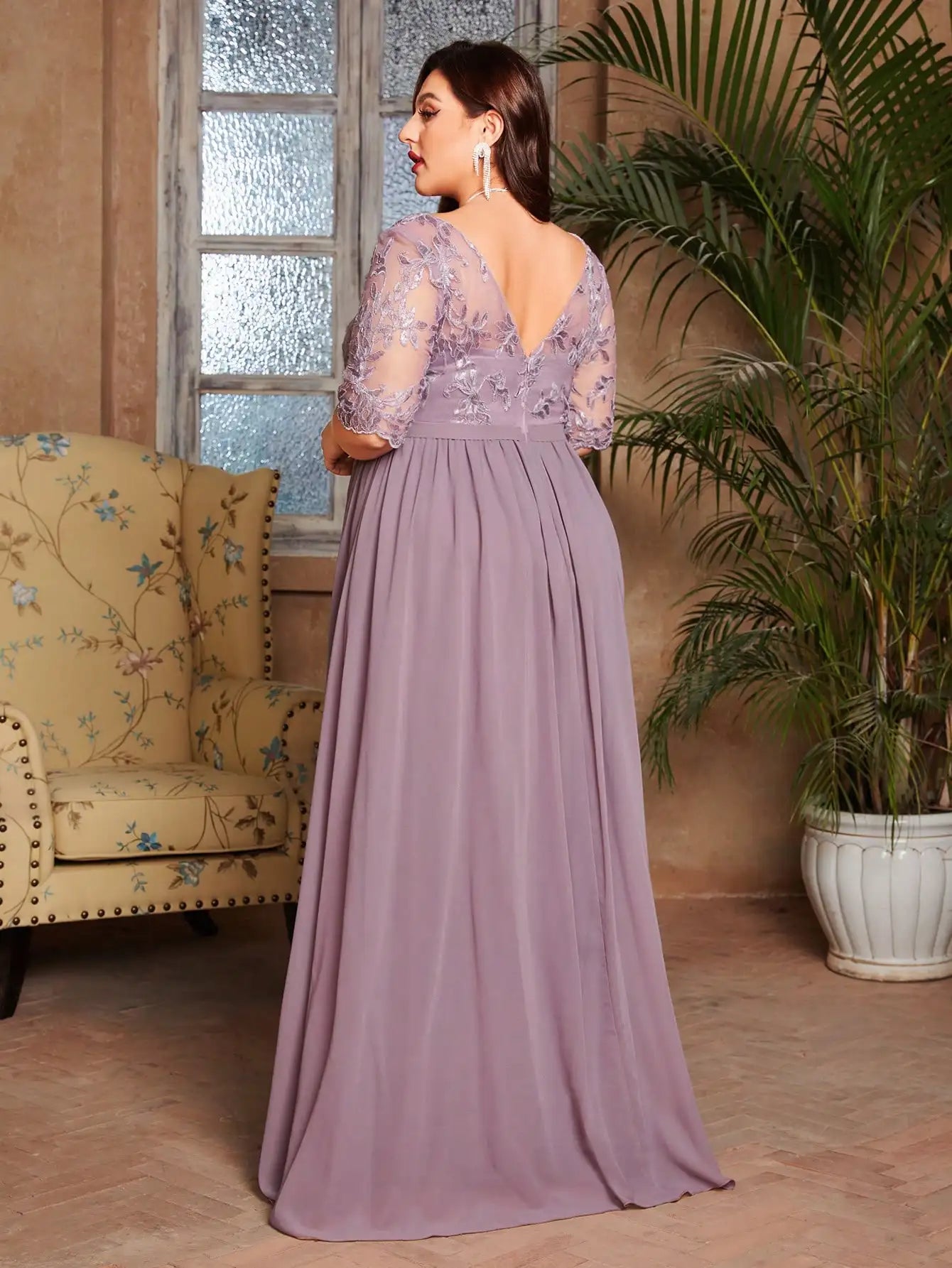 Vestido Roxo Longo Ombro a Ombro Bordado em Renda