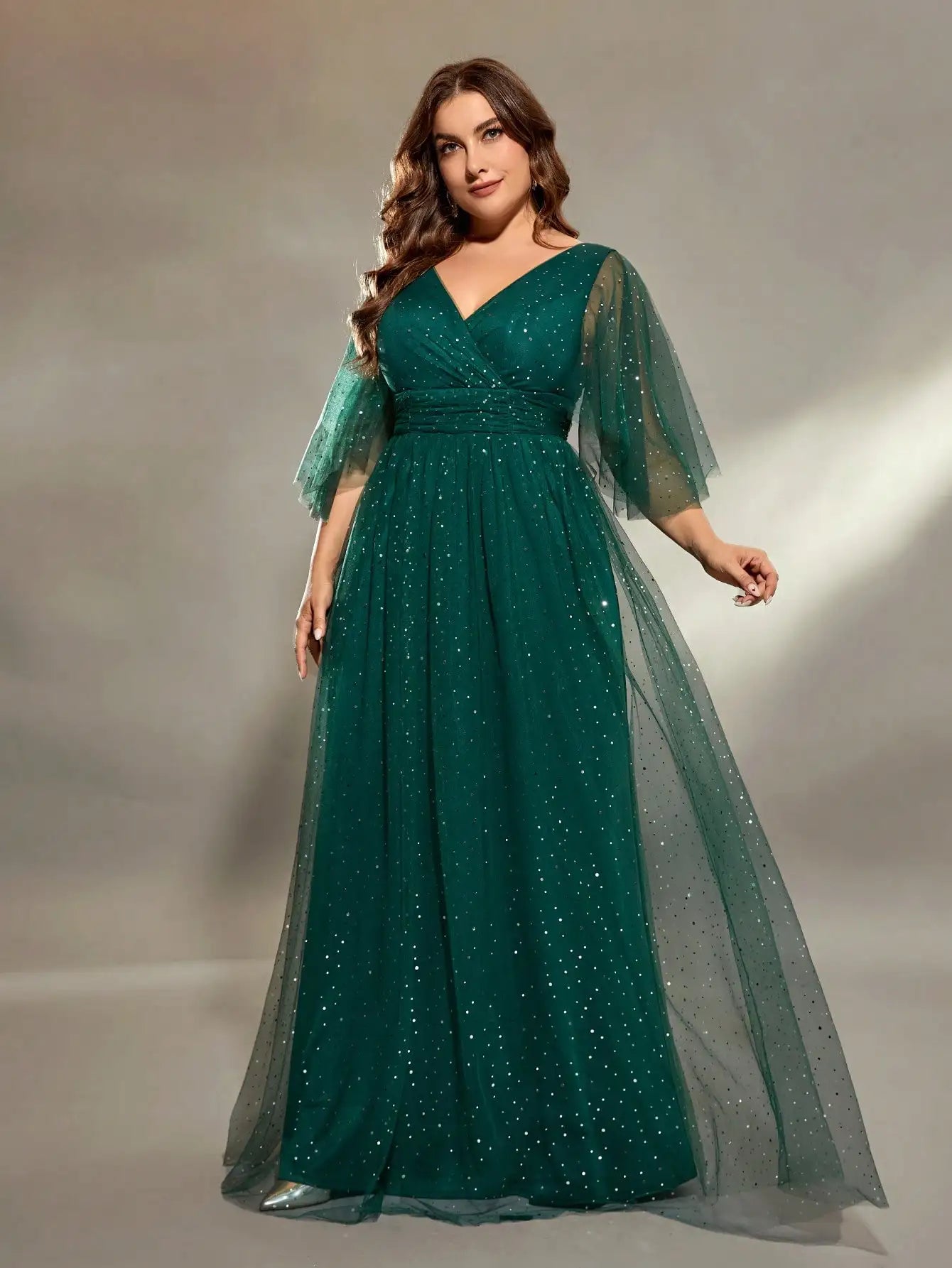 Vestido Verde Longo Plus Size Decote em V Cruz