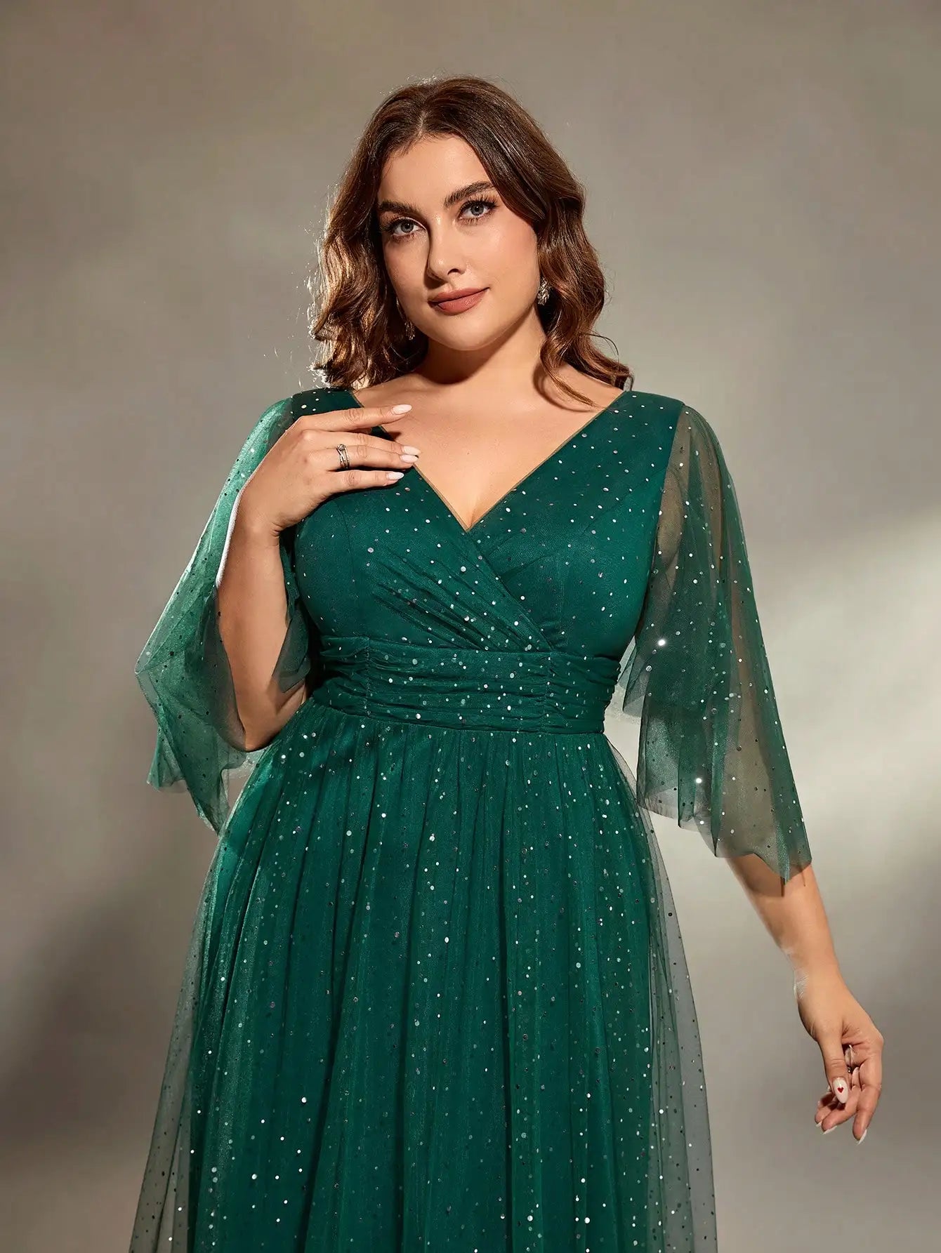 Vestido Verde Longo Plus Size Decote em V Cruz