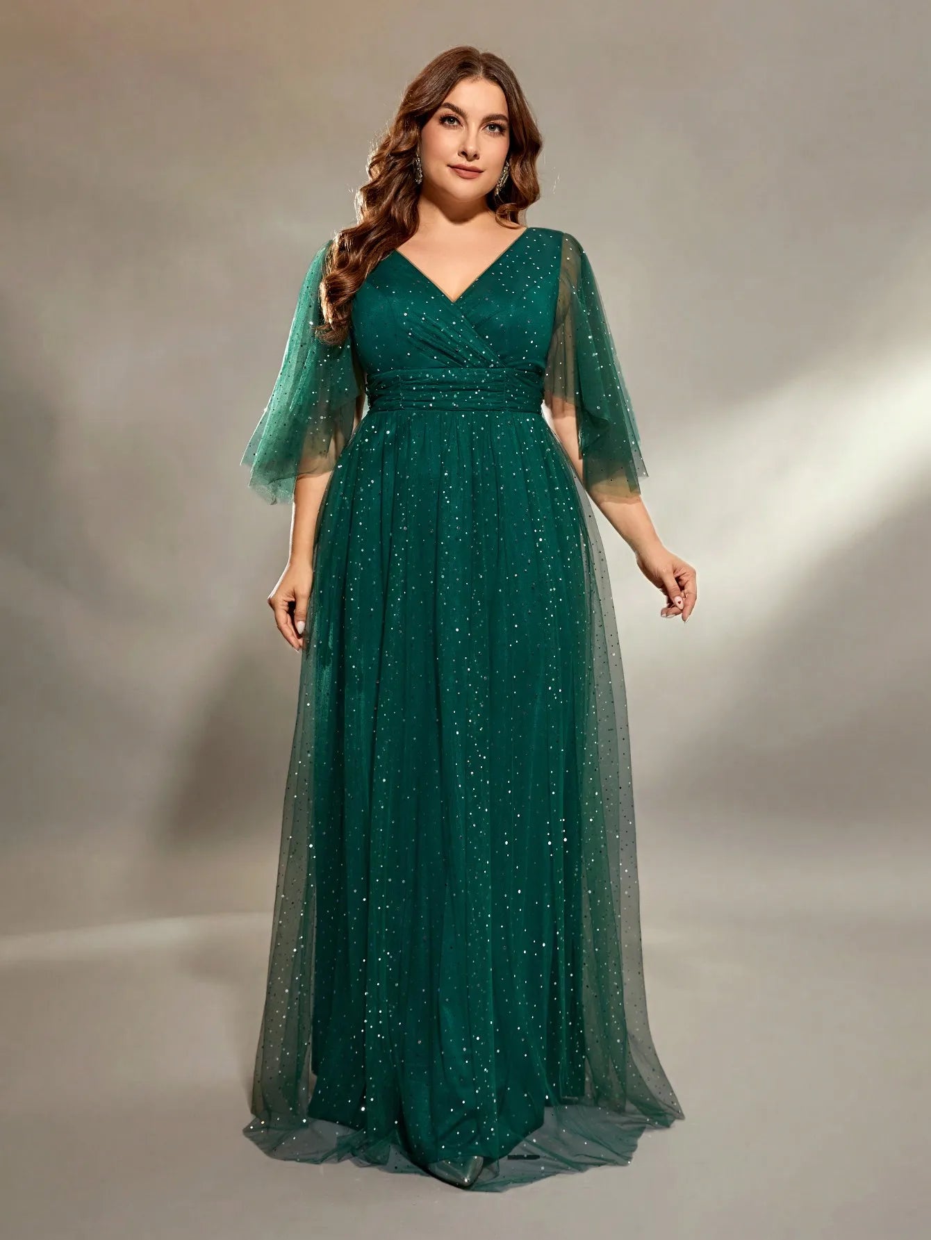 Vestido Verde Longo Plus Size Decote em V Cruz