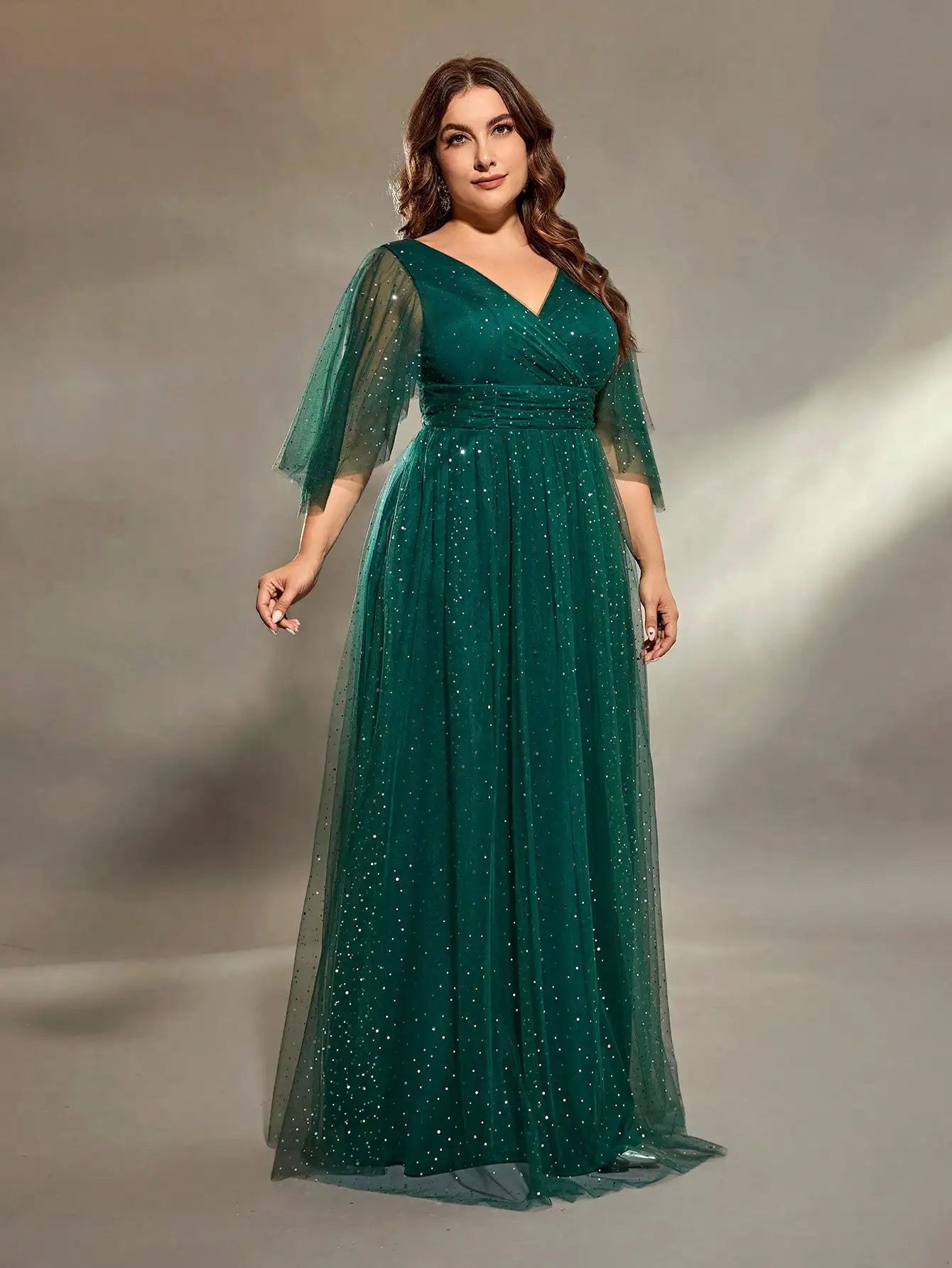 Vestido Verde Longo Plus Size Decote em V Cruz