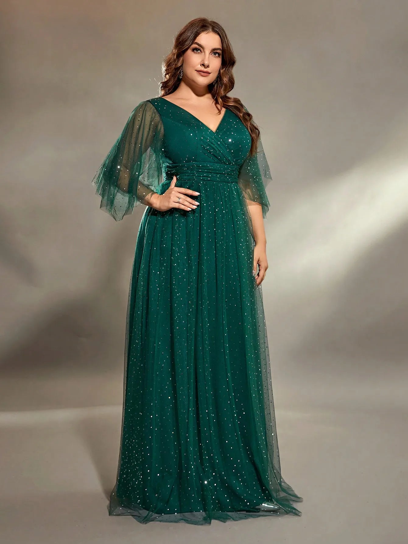 Vestido Verde Longo Plus Size Decote em V Cruz