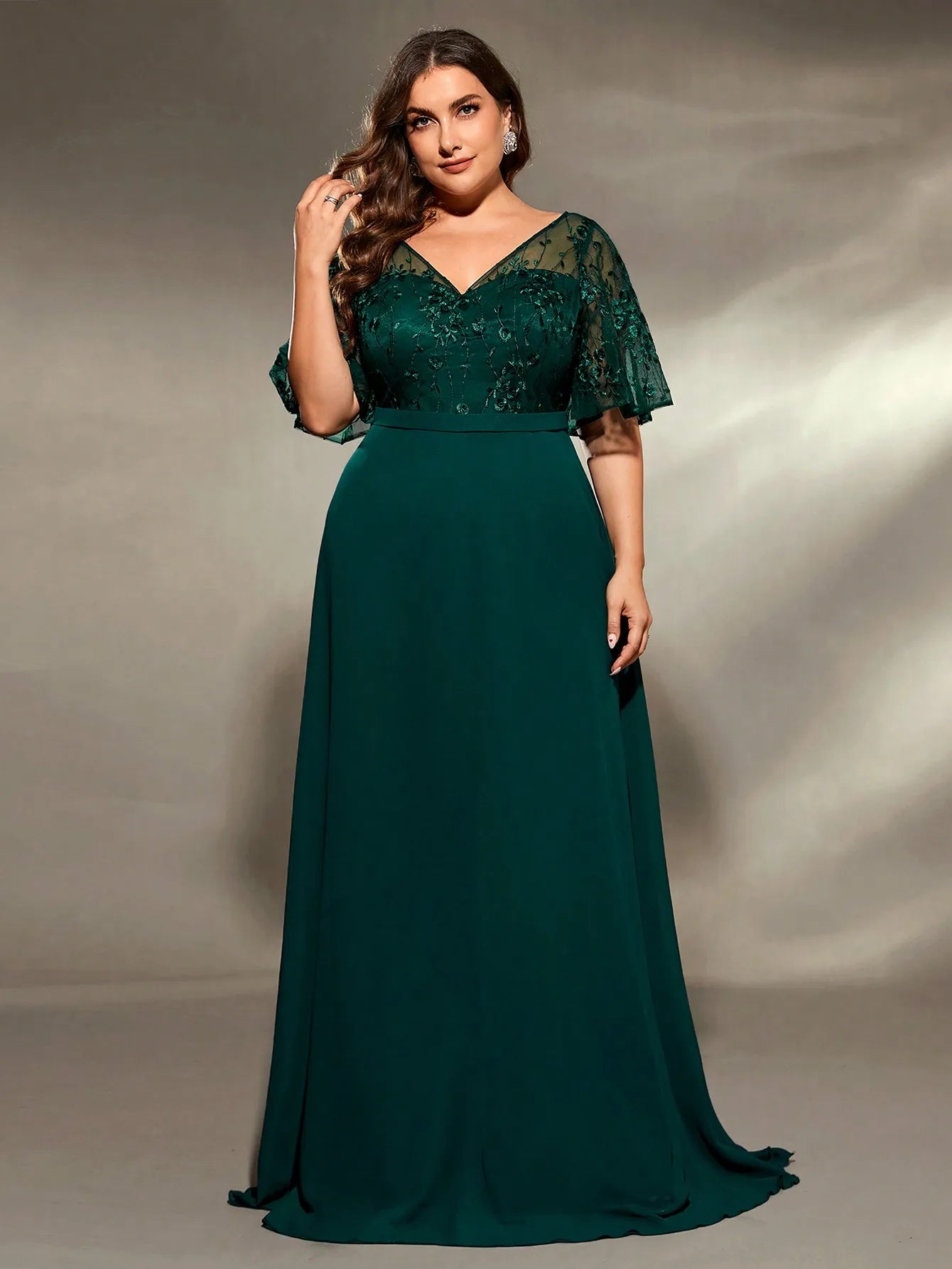 Vestido Verde Longo Plus Size Manga Trompete Bordado