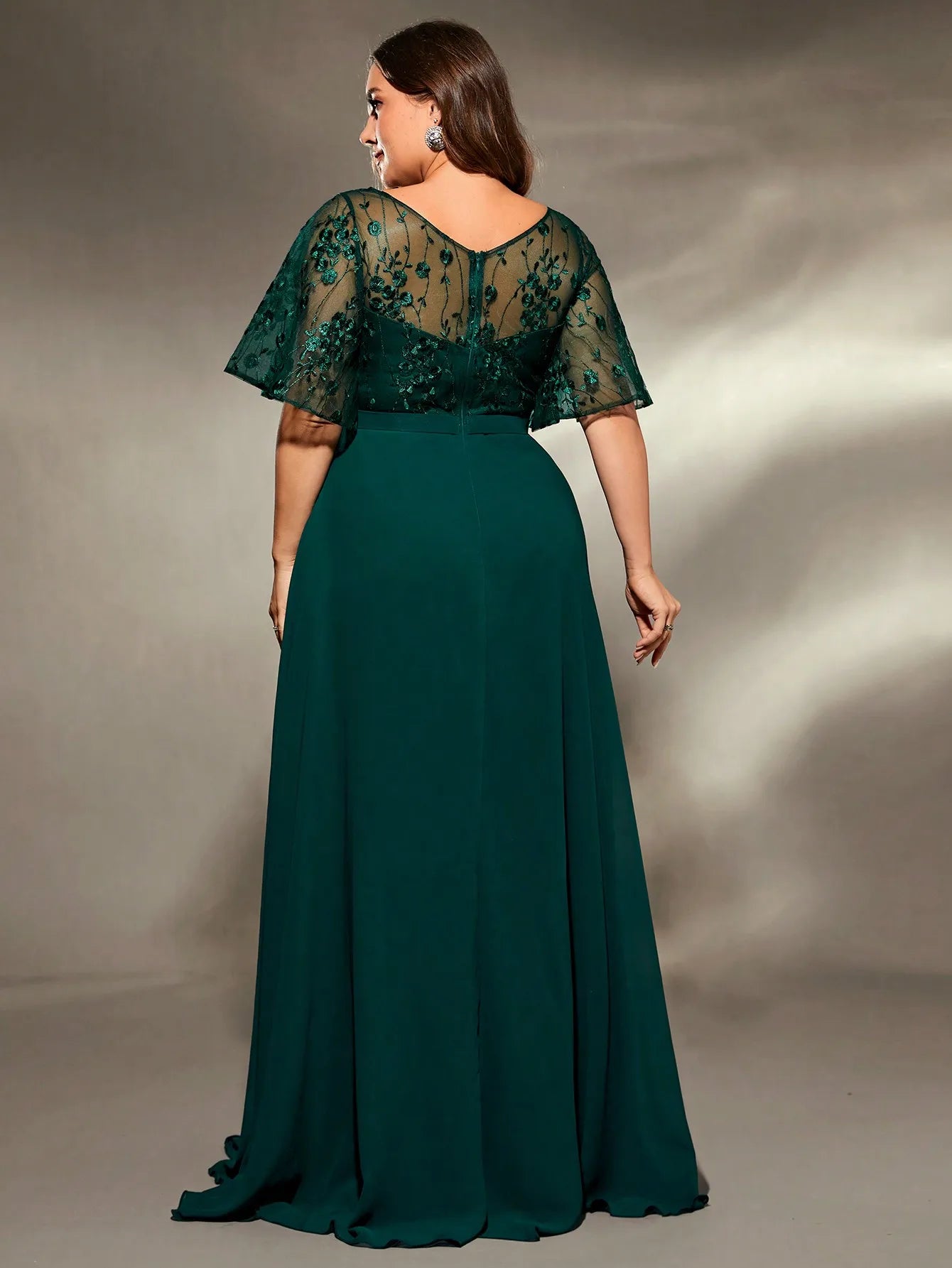 Vestido Verde Longo Plus Size Manga Trompete Bordado