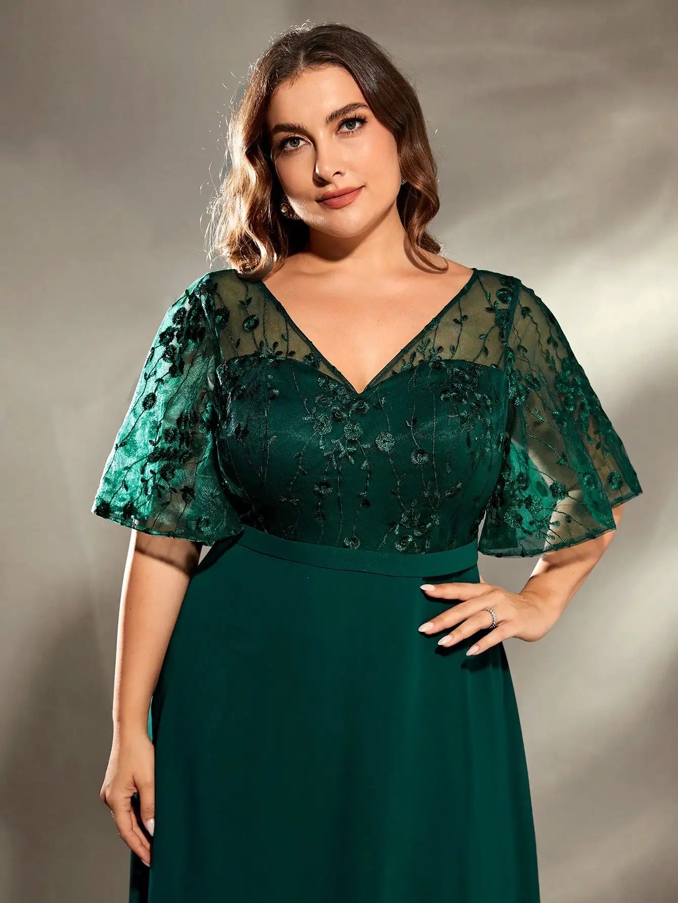 Vestido Verde Longo Plus Size Manga Trompete Bordado