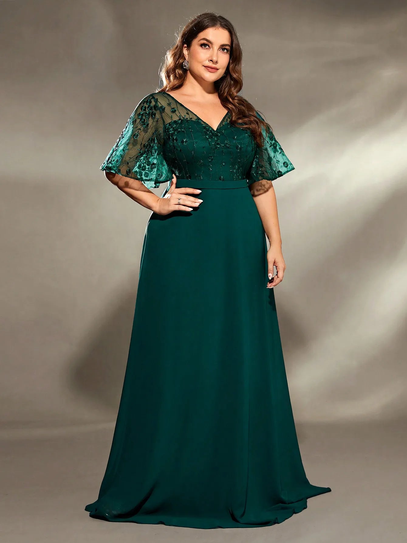 Vestido Verde Longo Plus Size Manga Trompete Bordado