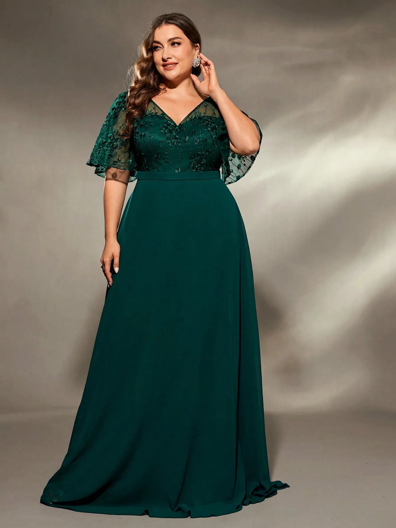 Vestido Verde Longo Plus Size Manga Trompete Bordado
