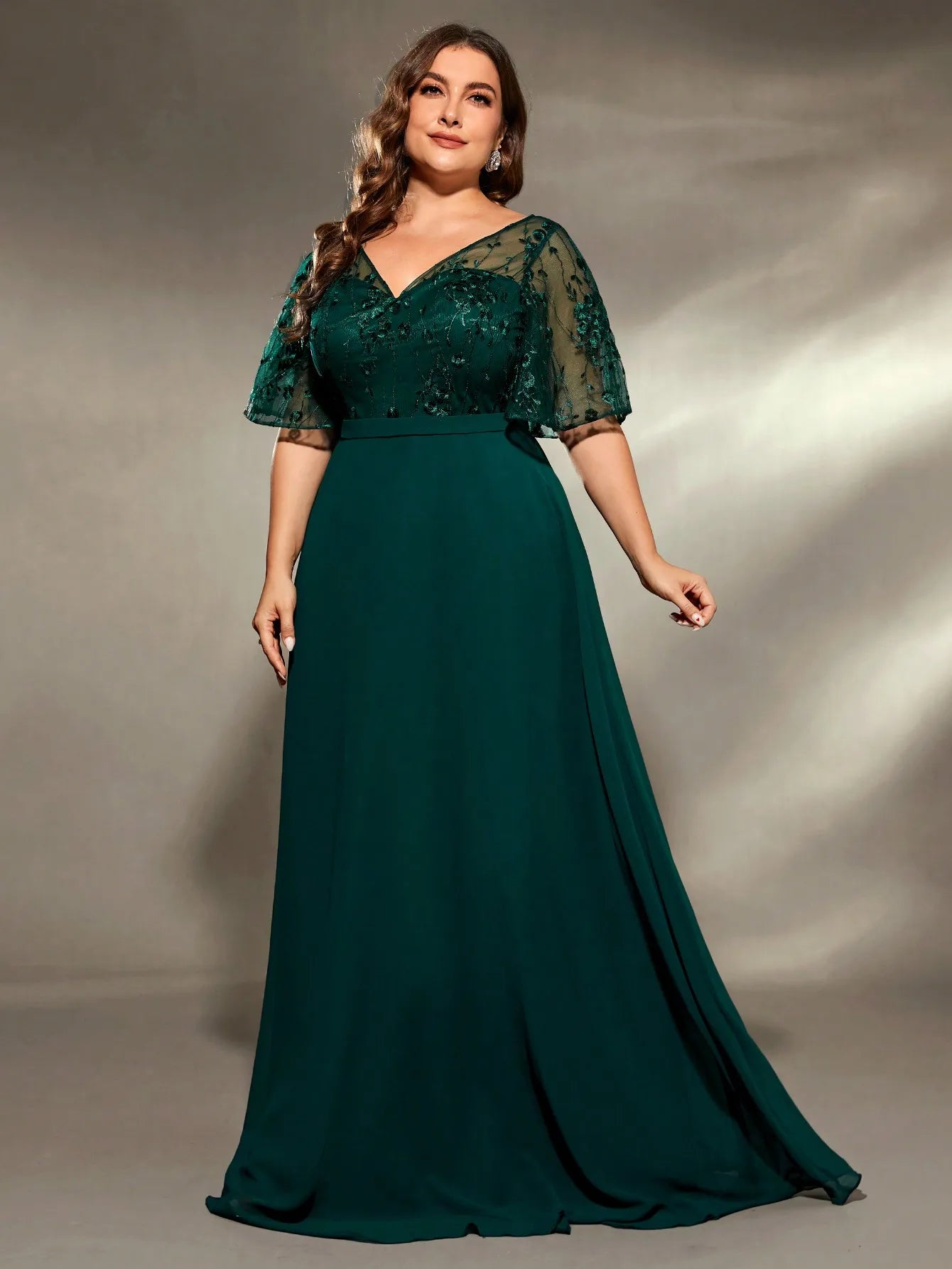 Vestido Verde Longo Plus Size Manga Trompete Bordado