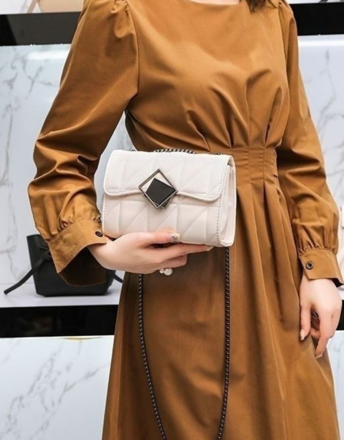 Bolsa Off White Feminina De Couro Mini Matelassê Flame