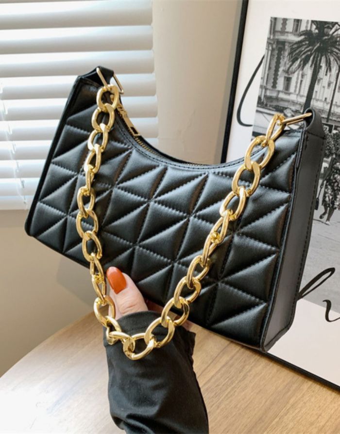 Bolsa Preta Feminina Matelassê Corrente