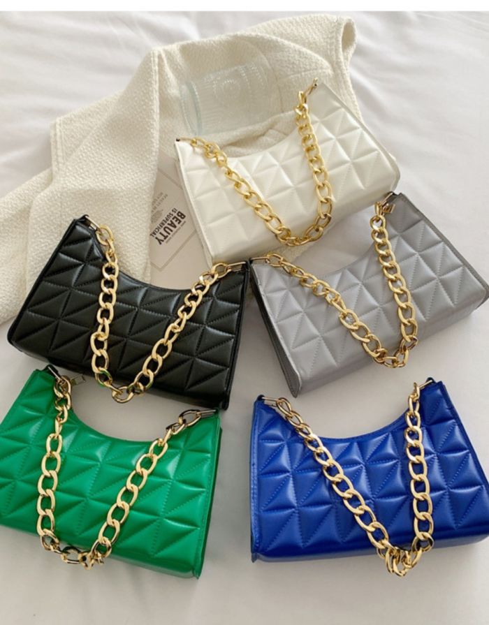 Bolsa Preta Feminina Matelassê Corrente