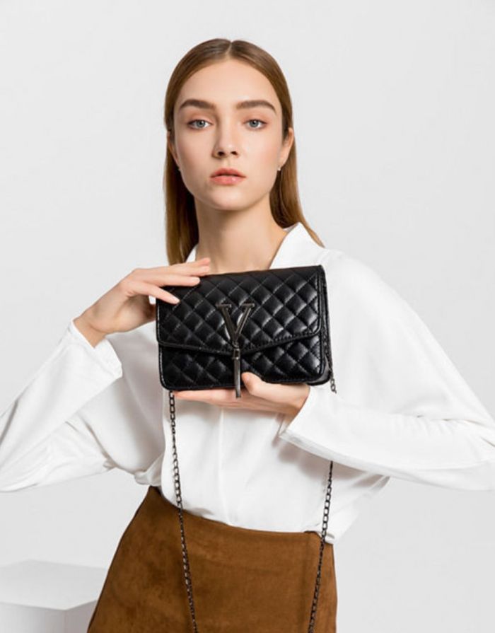 Bolsa Preta Feminina Pequena Corrente Tiracolo Matelassê