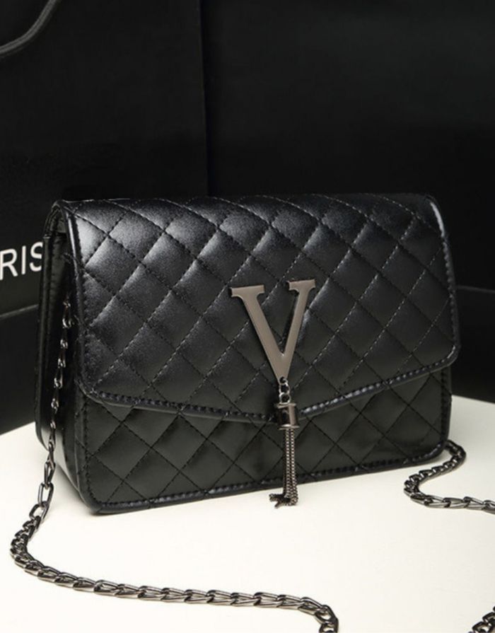 Bolsa Preta Feminina Pequena Corrente Tiracolo Matelassê